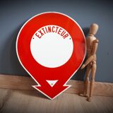 Fire extinguisher plate