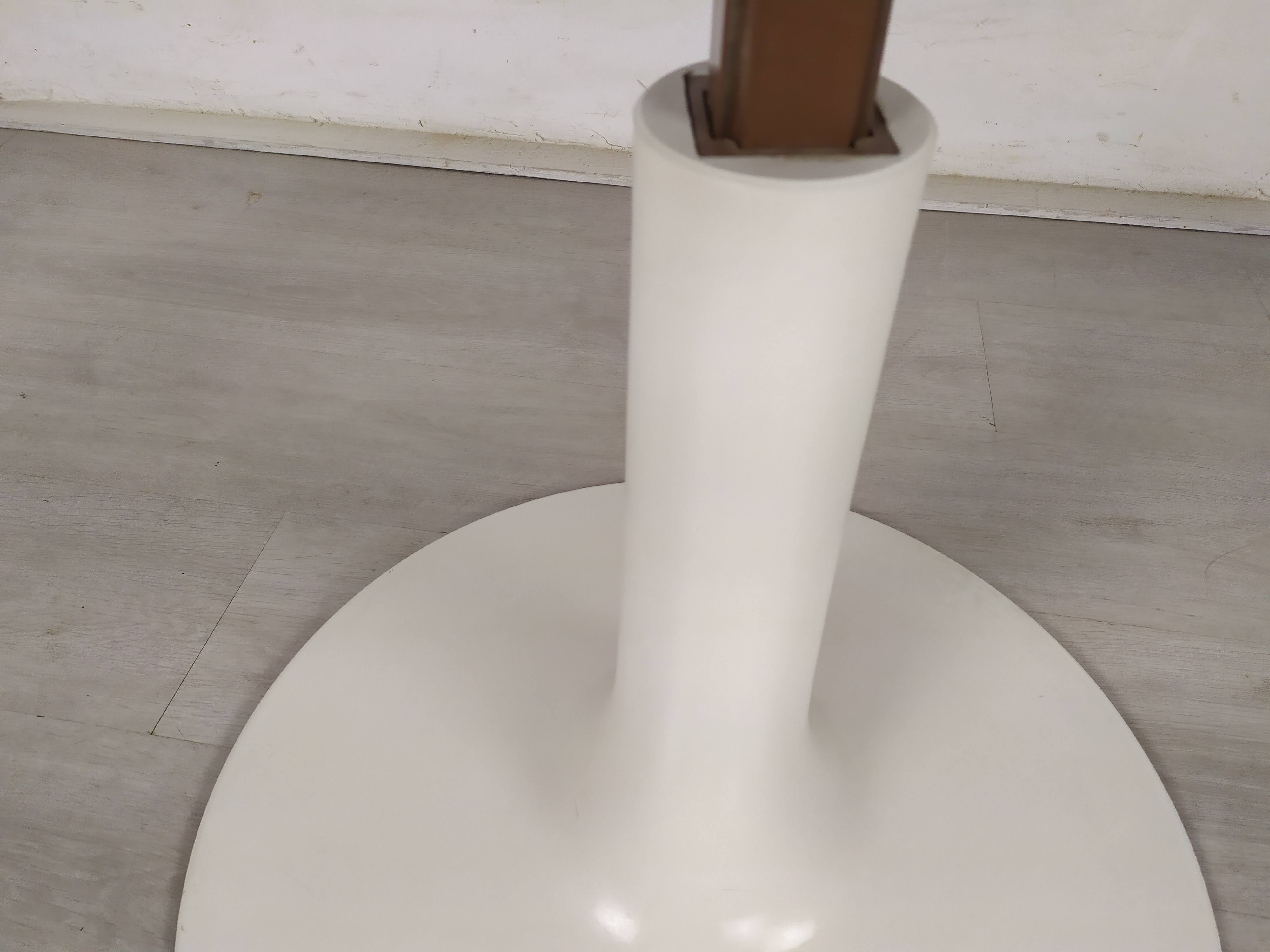 Vintage tulip foot system table