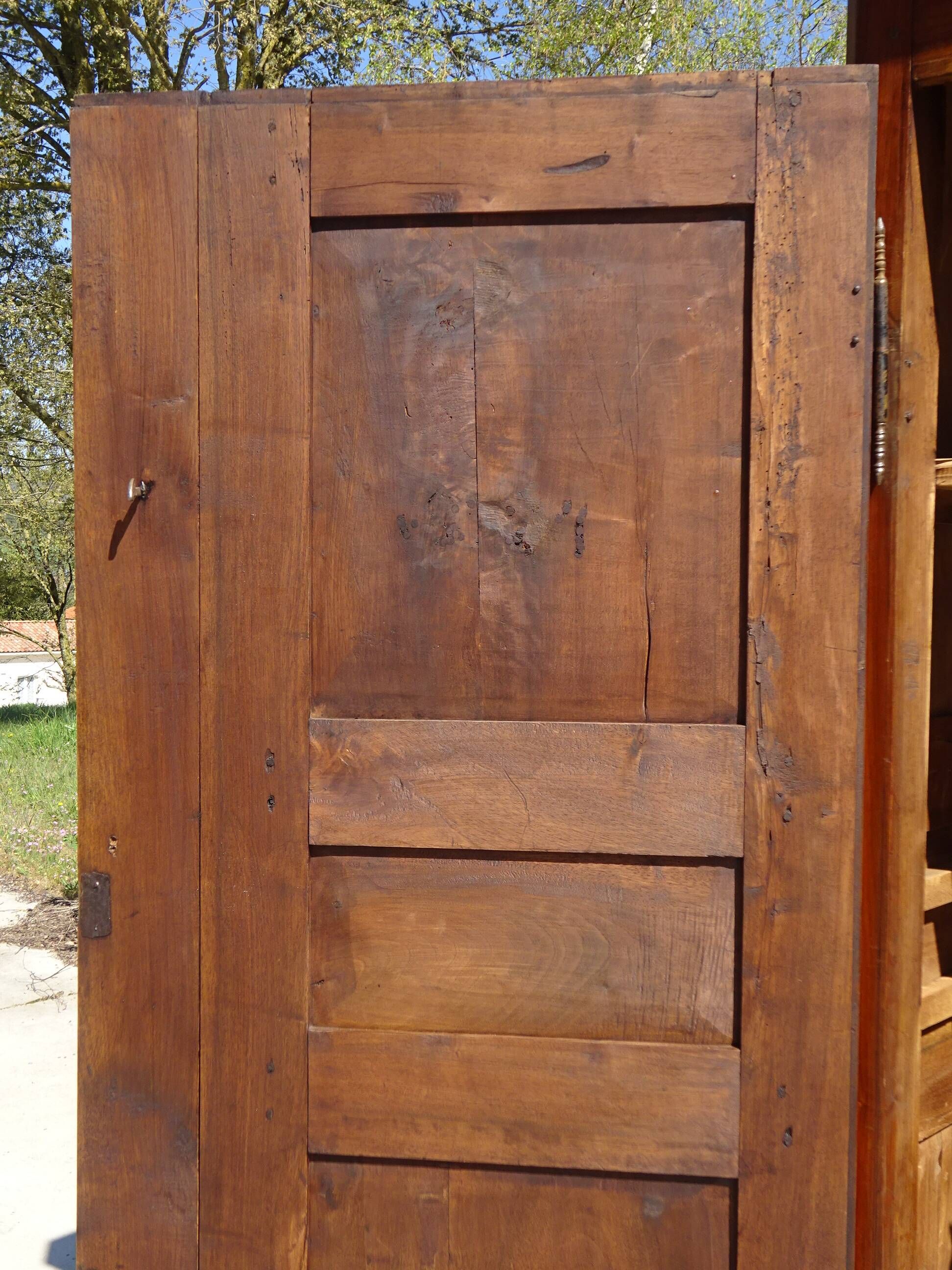 Ancienne armoire Louis Philippe en noyer