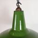 Lampe suspendue en émail vert industriel de Jackson Electrical Co., années 1960.