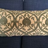 Decorative pillow case in velvet with ottoman turkish 16th century motifs