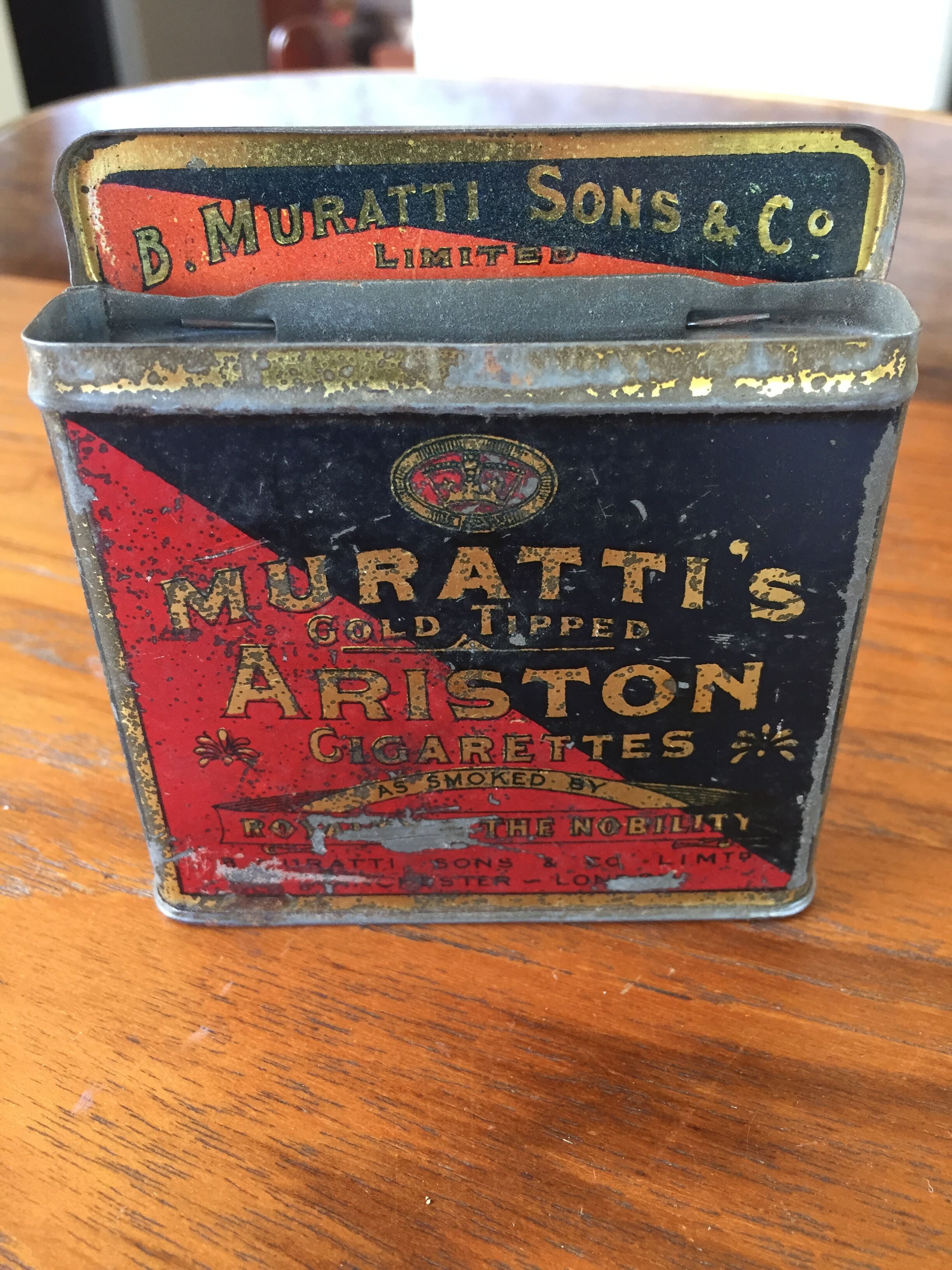 Muratti's Ariston cigarette case