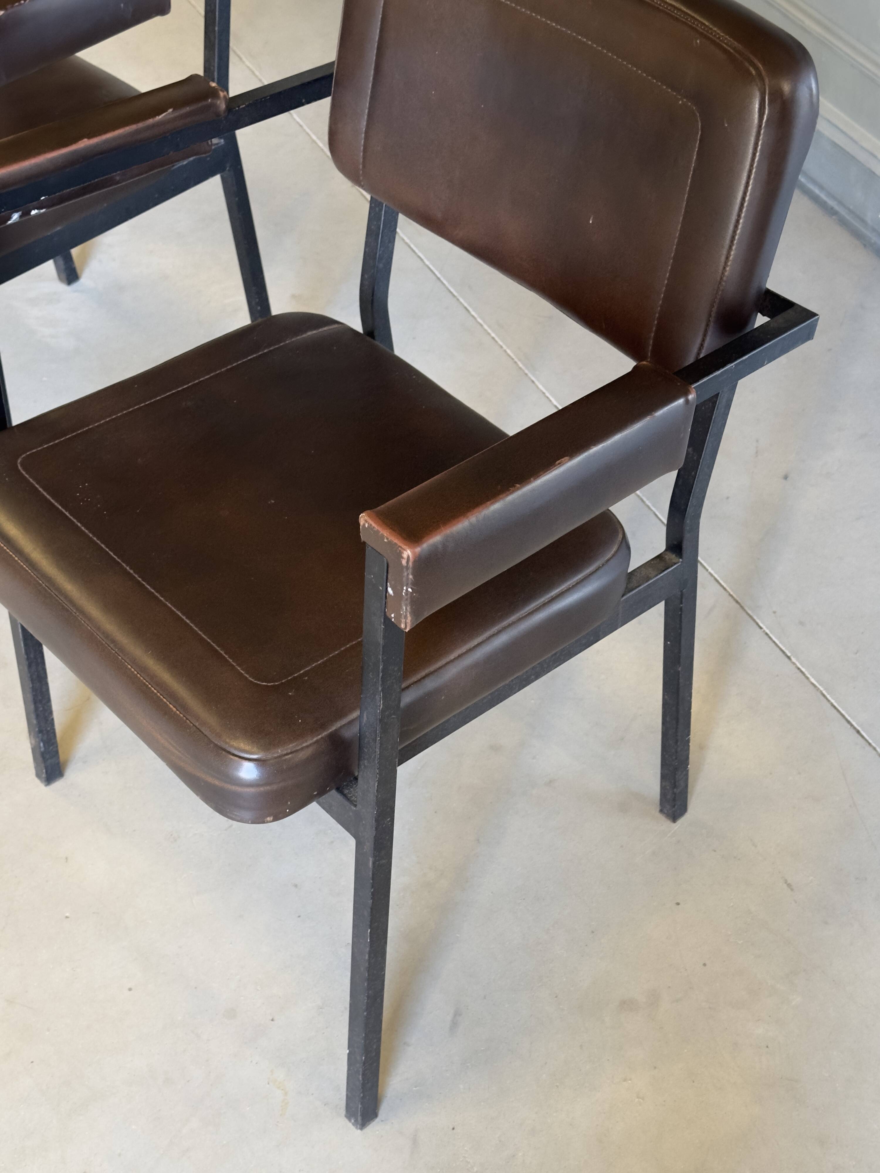 Paire de fauteuils de réunion vintage marron chocolat