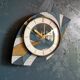 Horloge vintage pendule murale silencieuse asymétrique "Bleu blanc ocre"