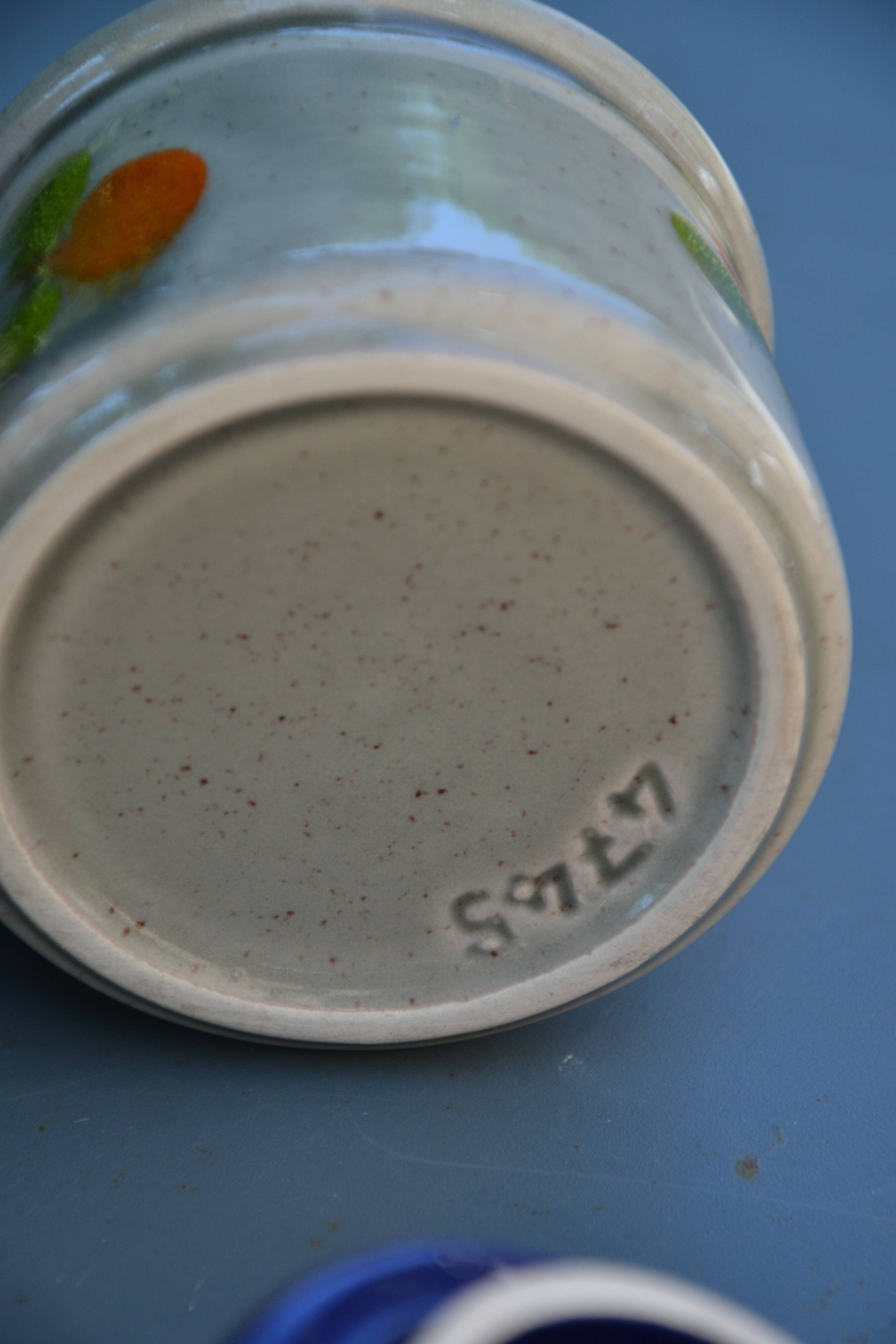 signed sugar bowl/milk jug set