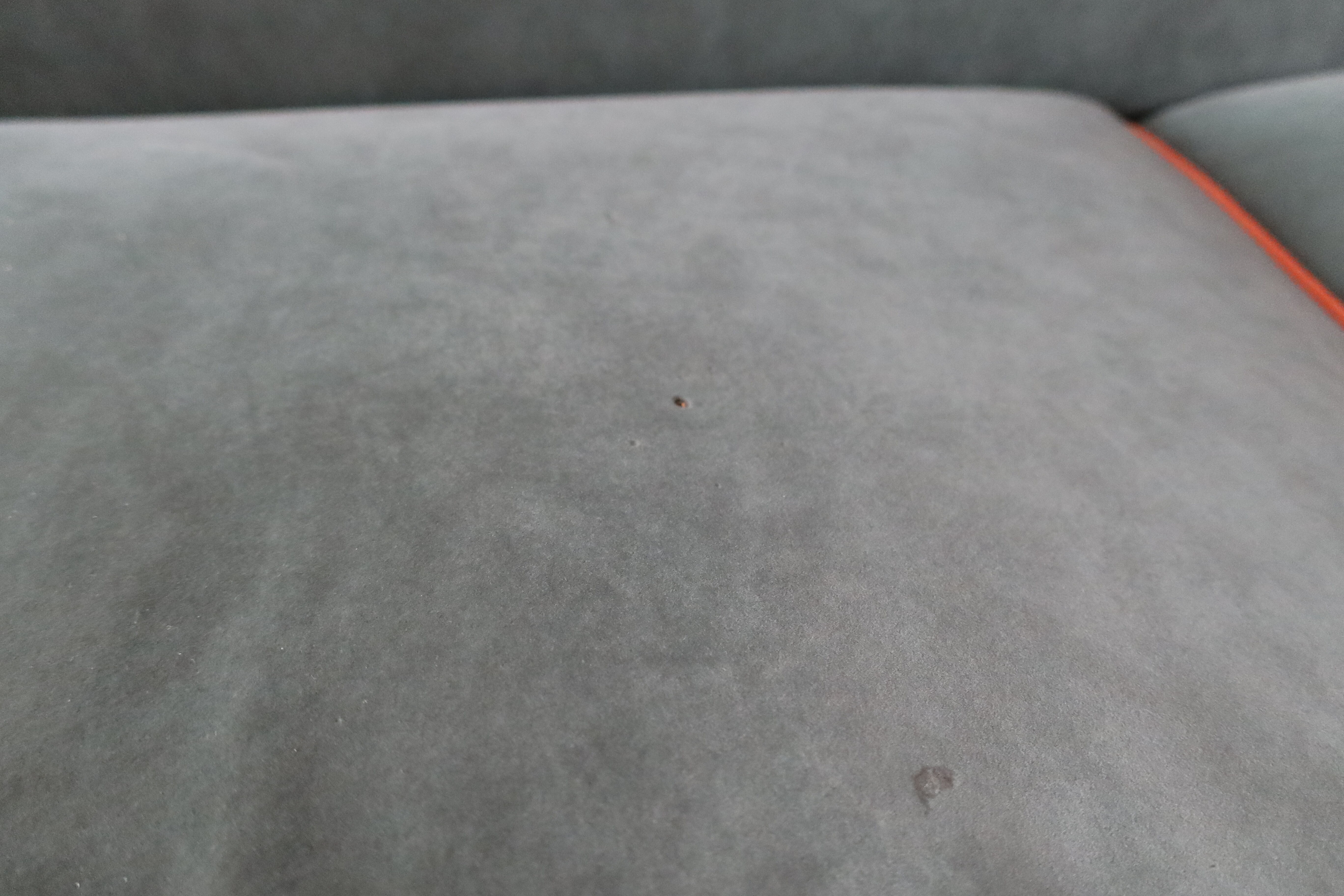 Velvet club sofa - 4 seats - damaged