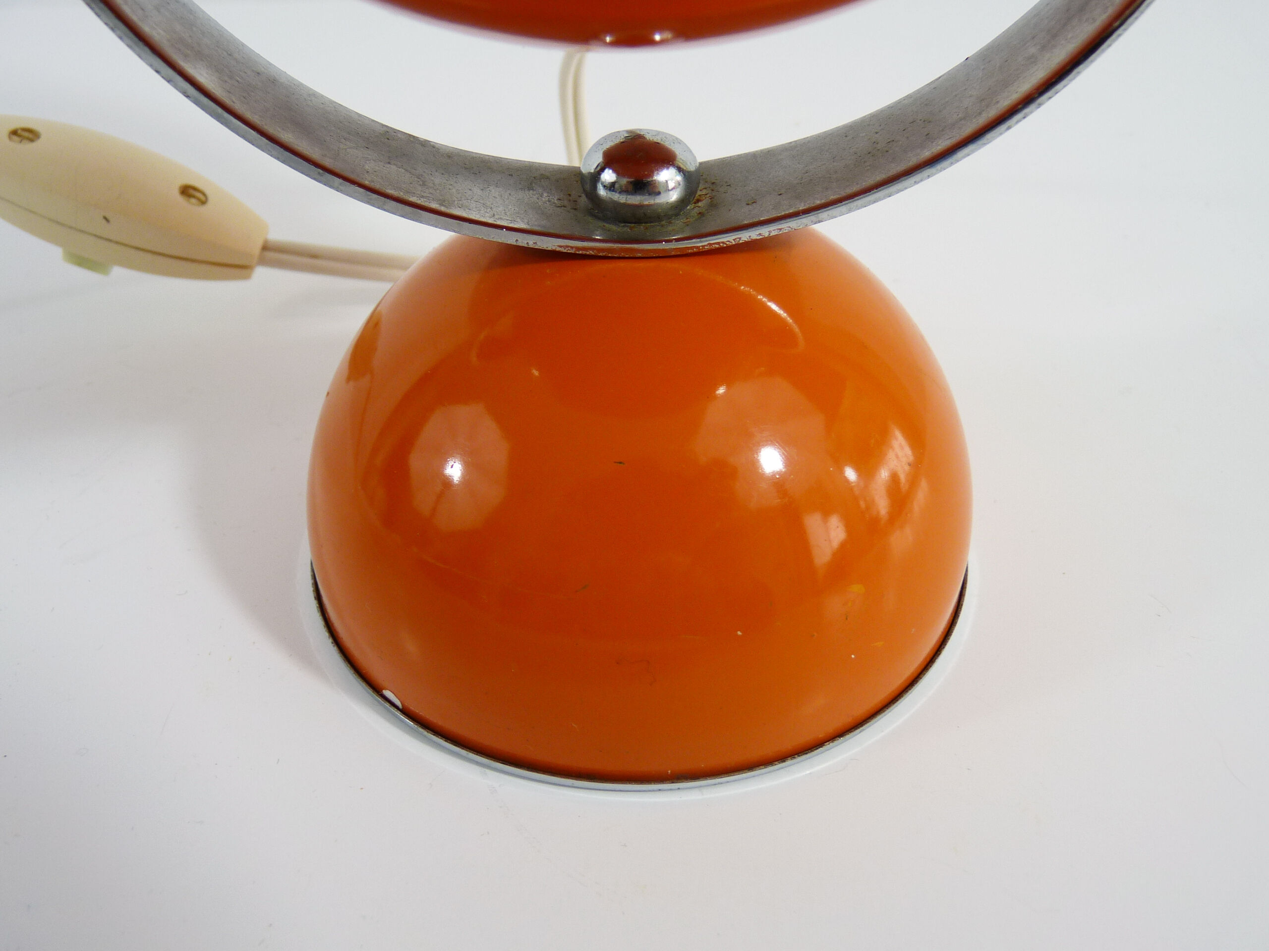 Lampe de bureau vintage eyeball orange, globe orientable. Année 60 70