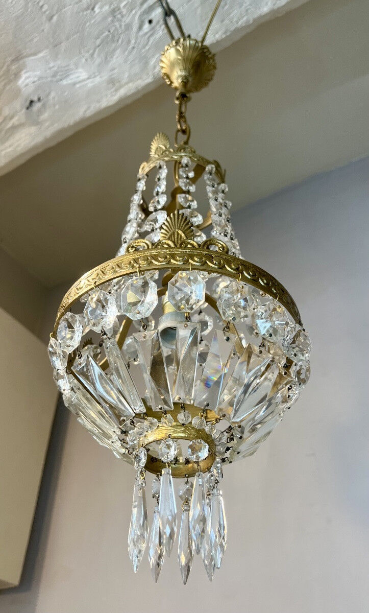 Small basket chandelier hot air balloon