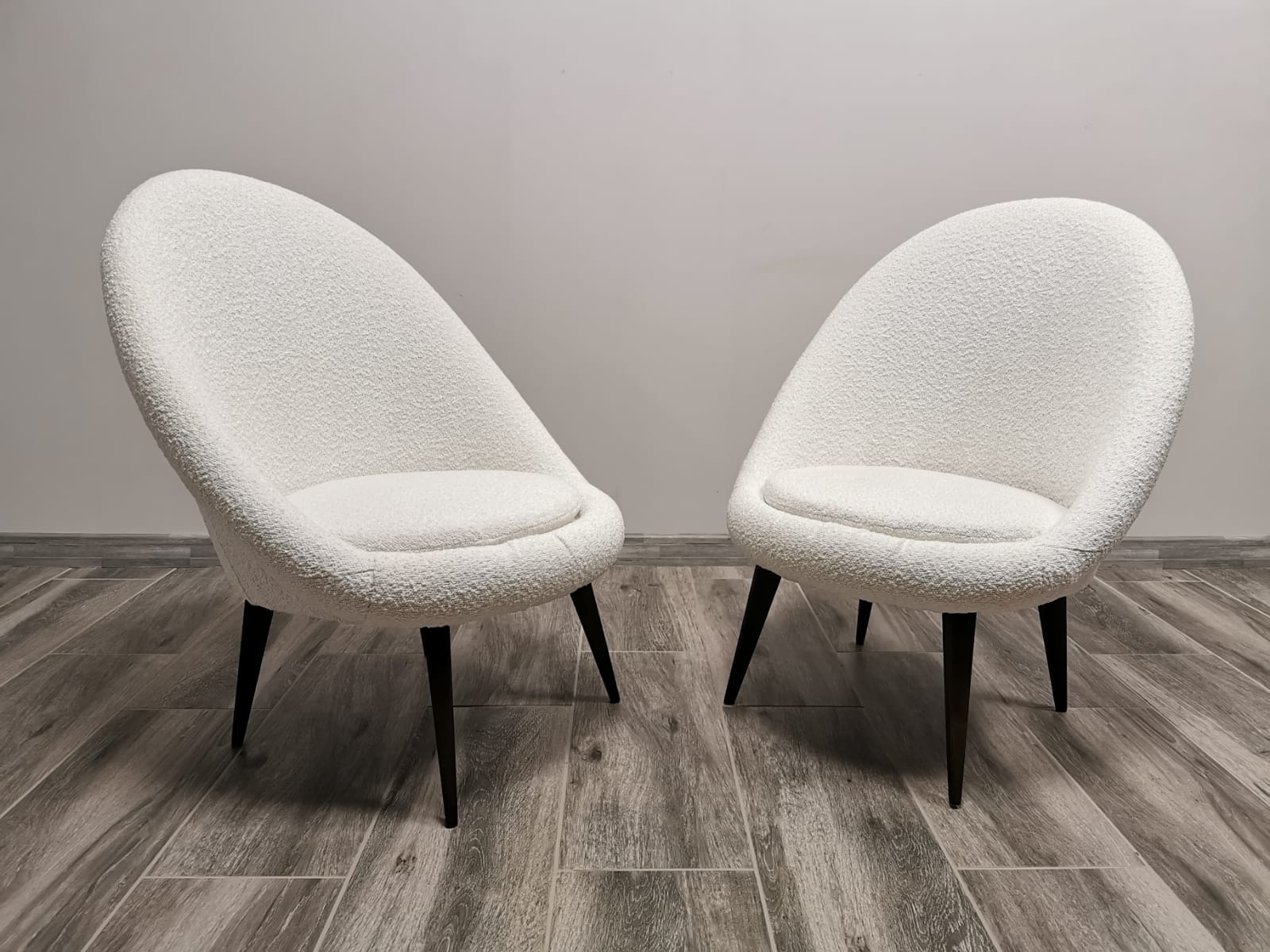 Paire de fauteuils mid-century restaurés