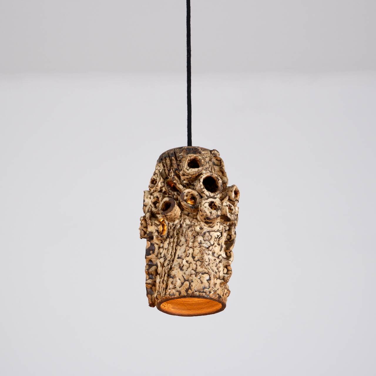 Lampes suspendues sculpturales en céramique par Bodil Marie Nielsen