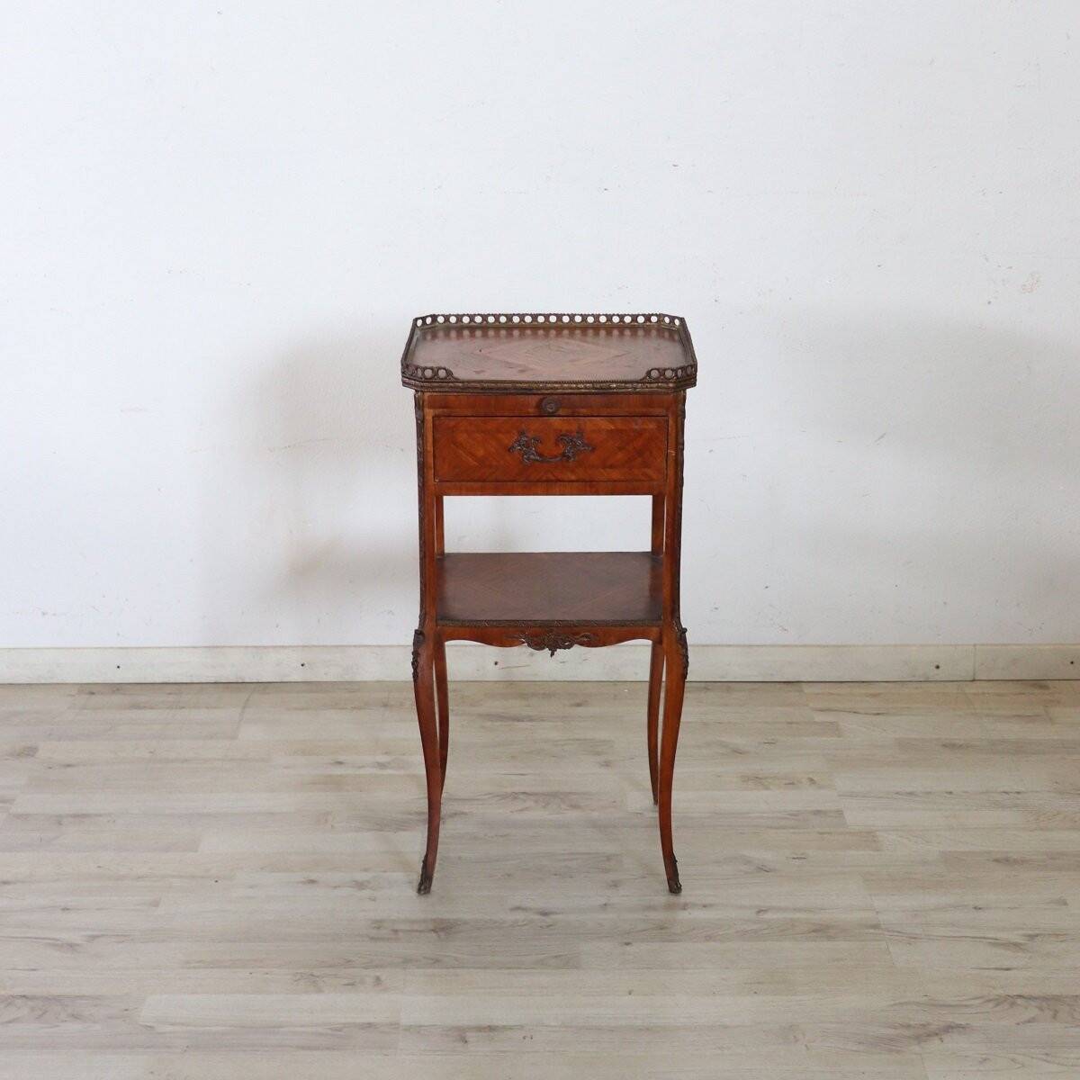 Table de nuit antique, Italie, fin du 19ème siècle
