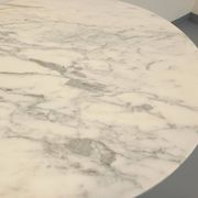 Vintage round dining table in white marble and chrome metal from the 1970s.
