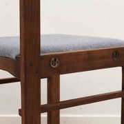Chaise style scandinave ébène tapissée en gris