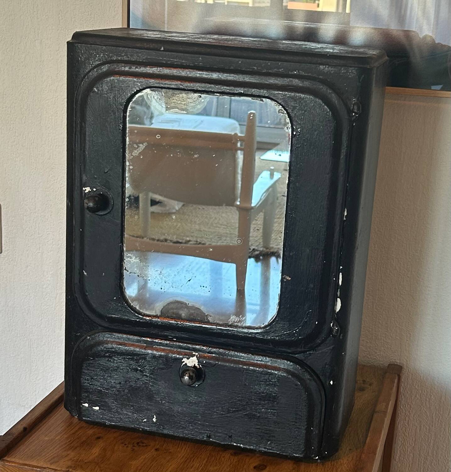 Bathroom wall storage unit