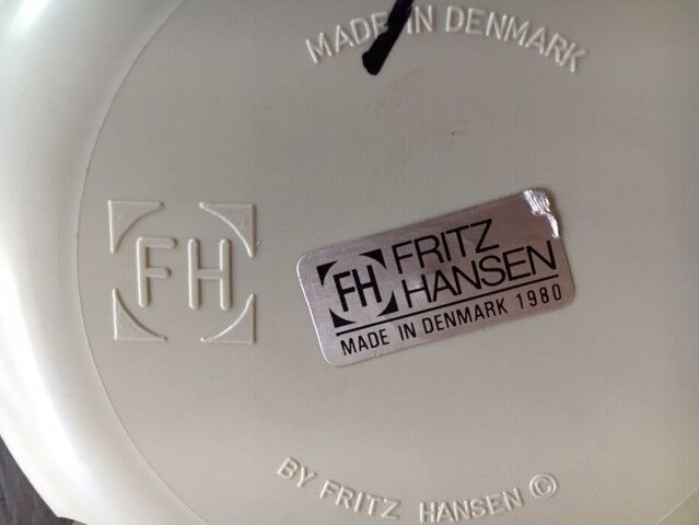 Series of 4 chairs 3107 by Arne Jacobsen edition Fritz Hansen