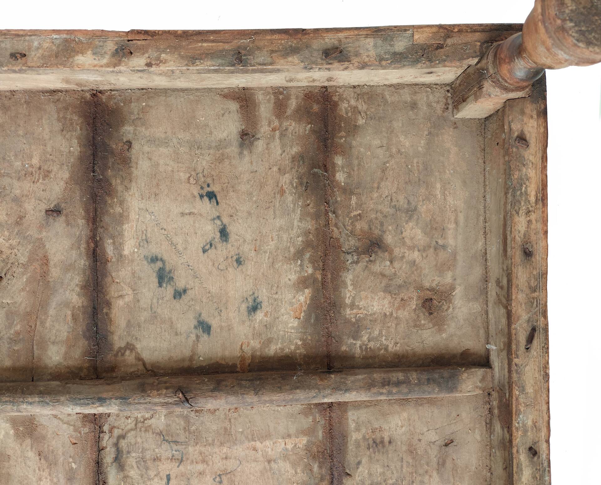 Ancient Indian ritual table of the Bajot type, wood and brass – Rajasthan