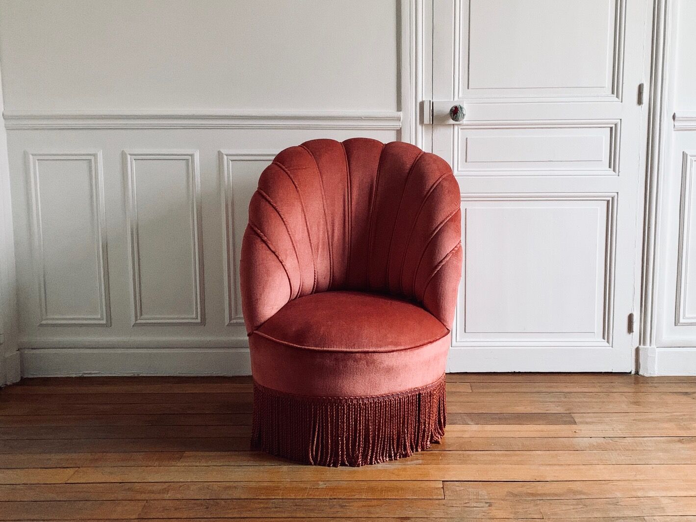 Vintage shell toad chair