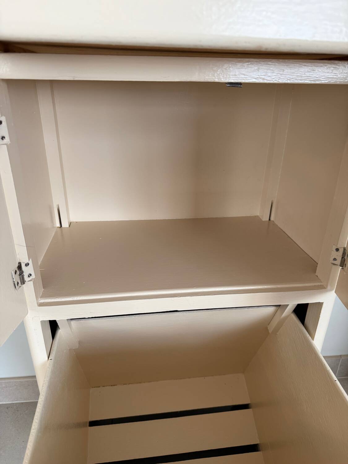 Vintage 60s furniture for kitchen or bathroom.