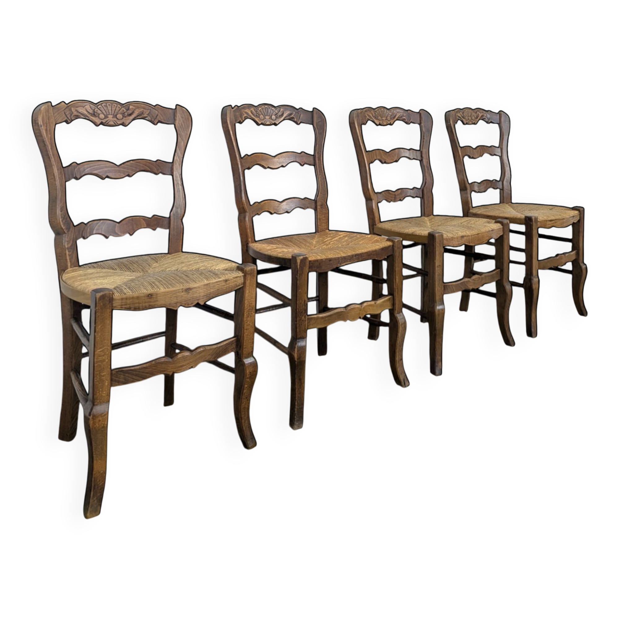 Serie de 4 chaises paillées de style Louis XV