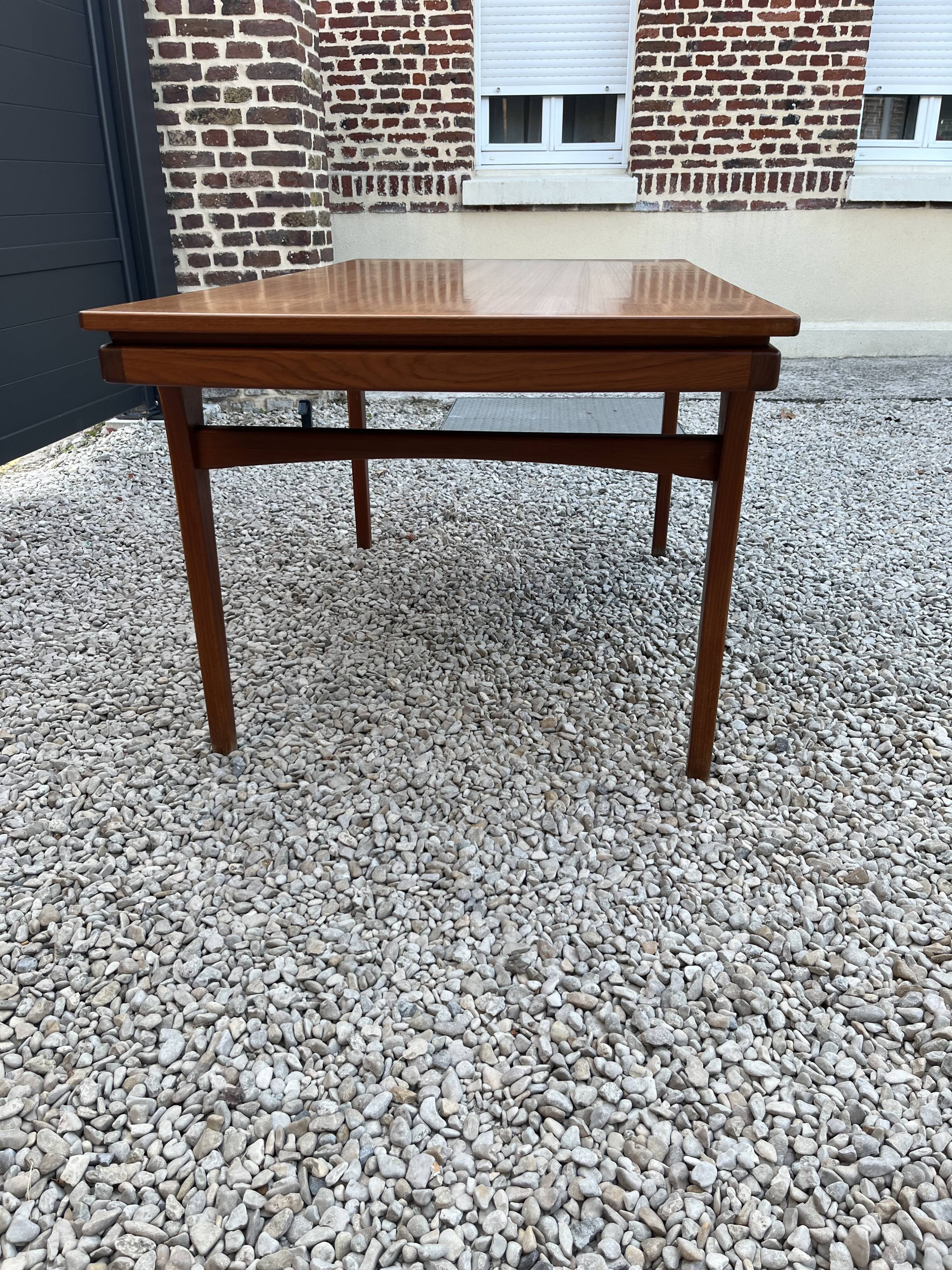 Table de repas scandinave en teck