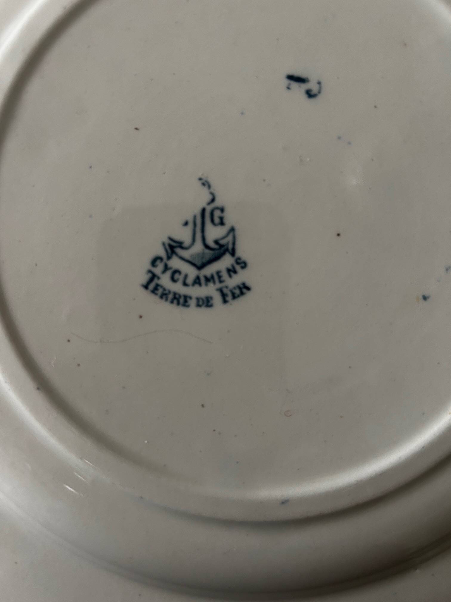 13 flat plates Terre de Fer Louis Graves