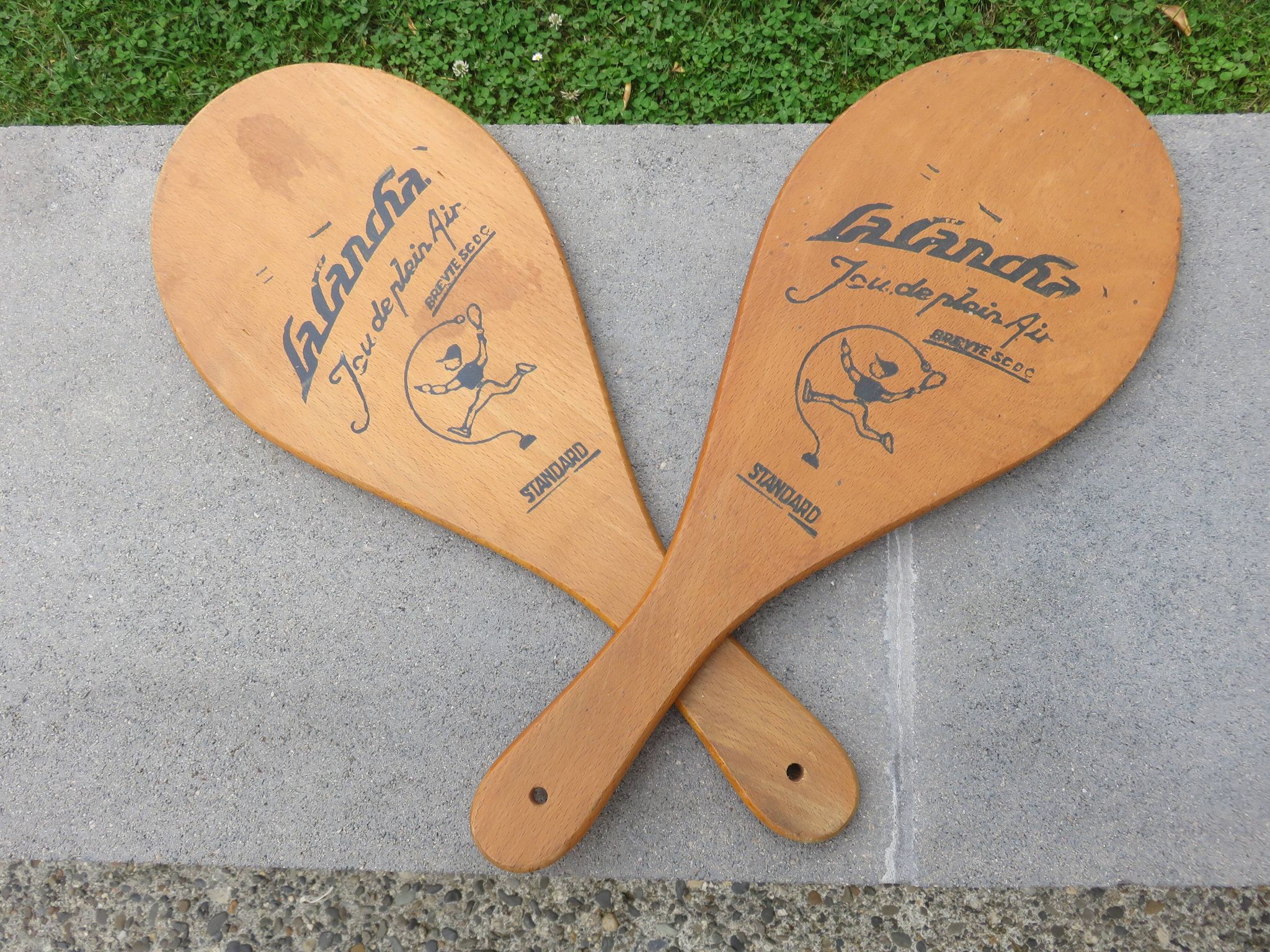 Pair of wooden "la cancha" snowshoes, Basque Country, Peleton, 1960