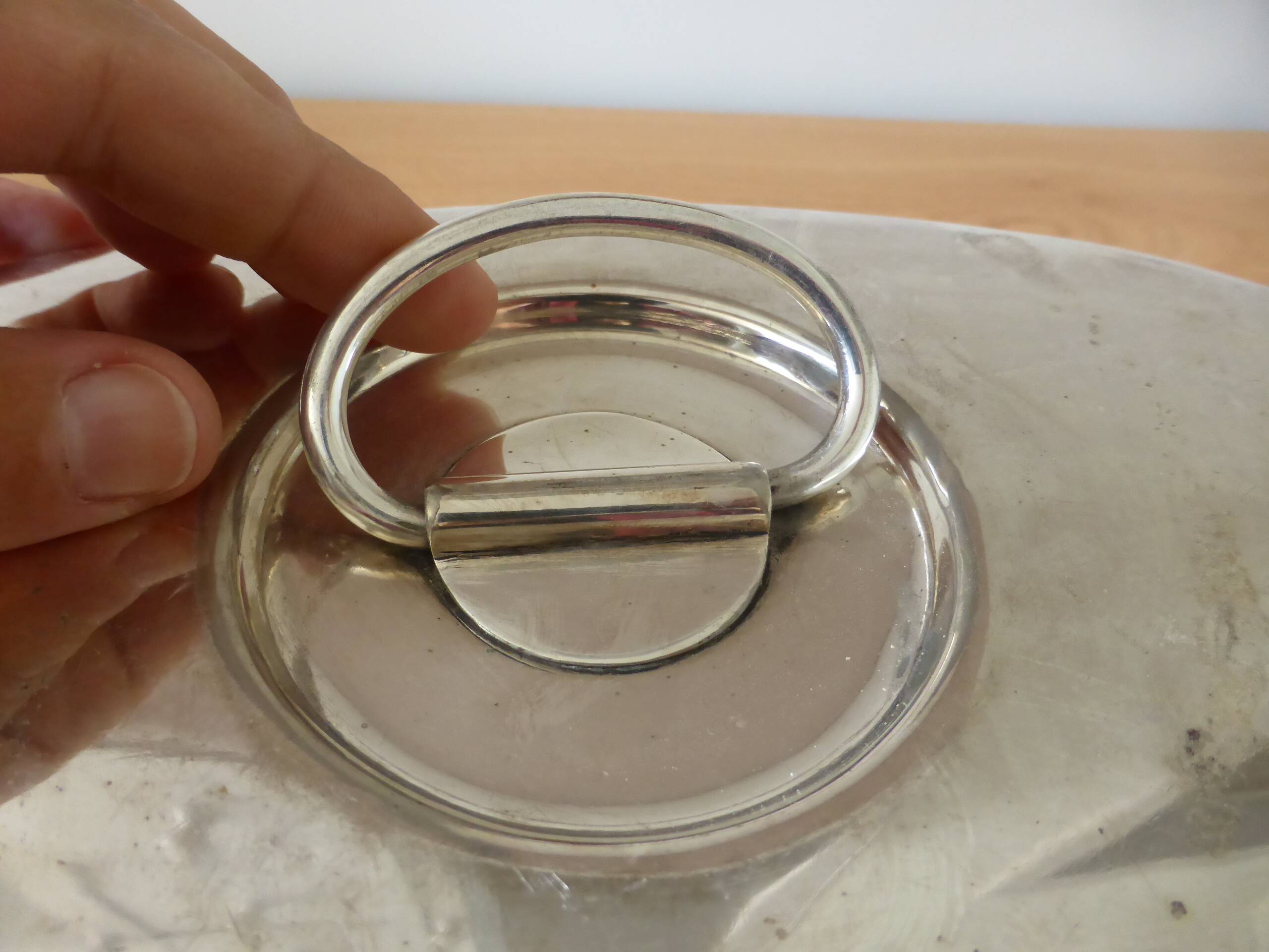 Cloche de service en métal argenté Ecruis monogrammée 240516