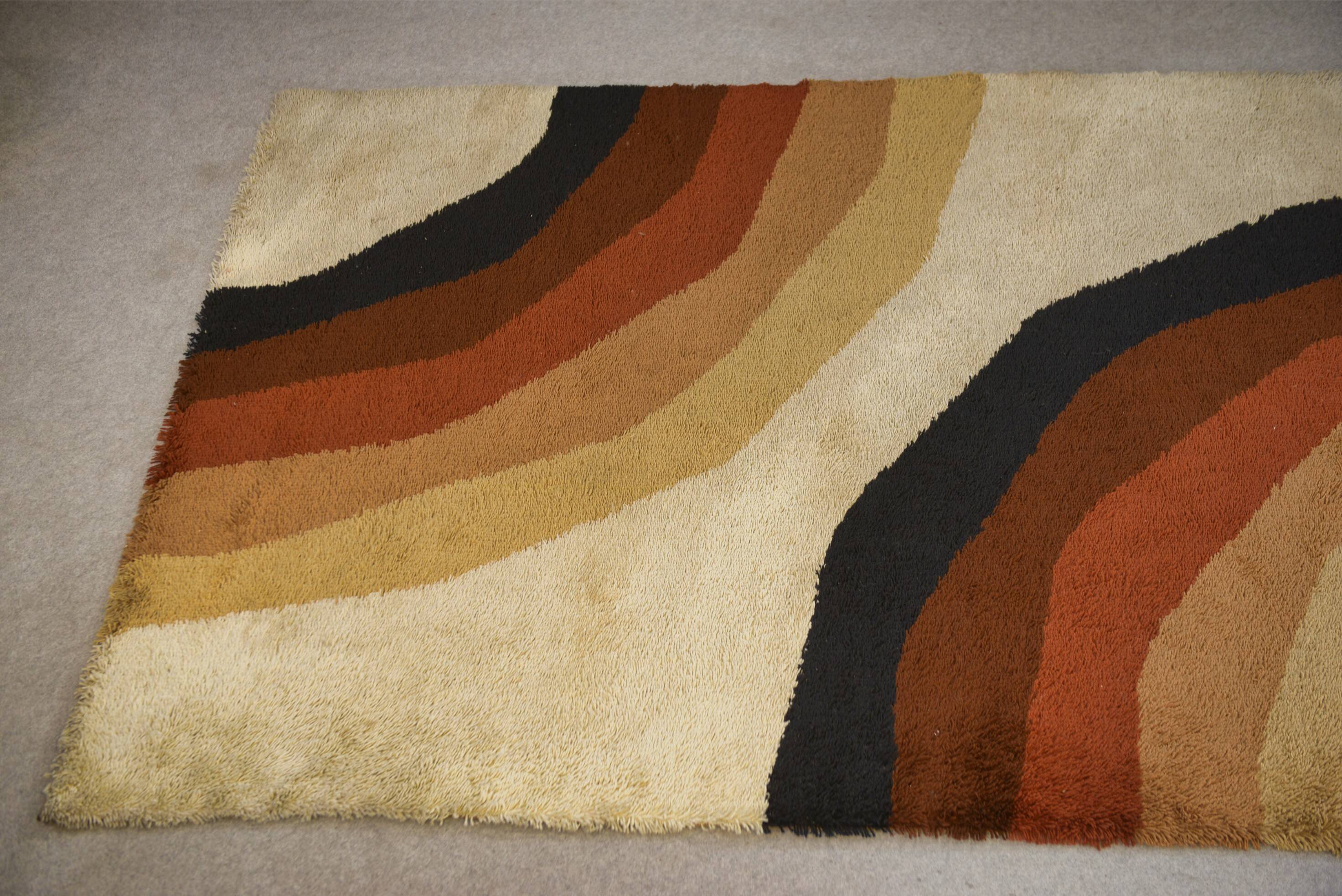 Rug published by Herforder Teppiche, 1970s pop art design.