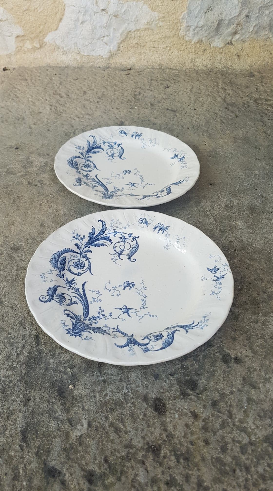 Set of 2 plates in Iron Earth Gien model Rinceaux