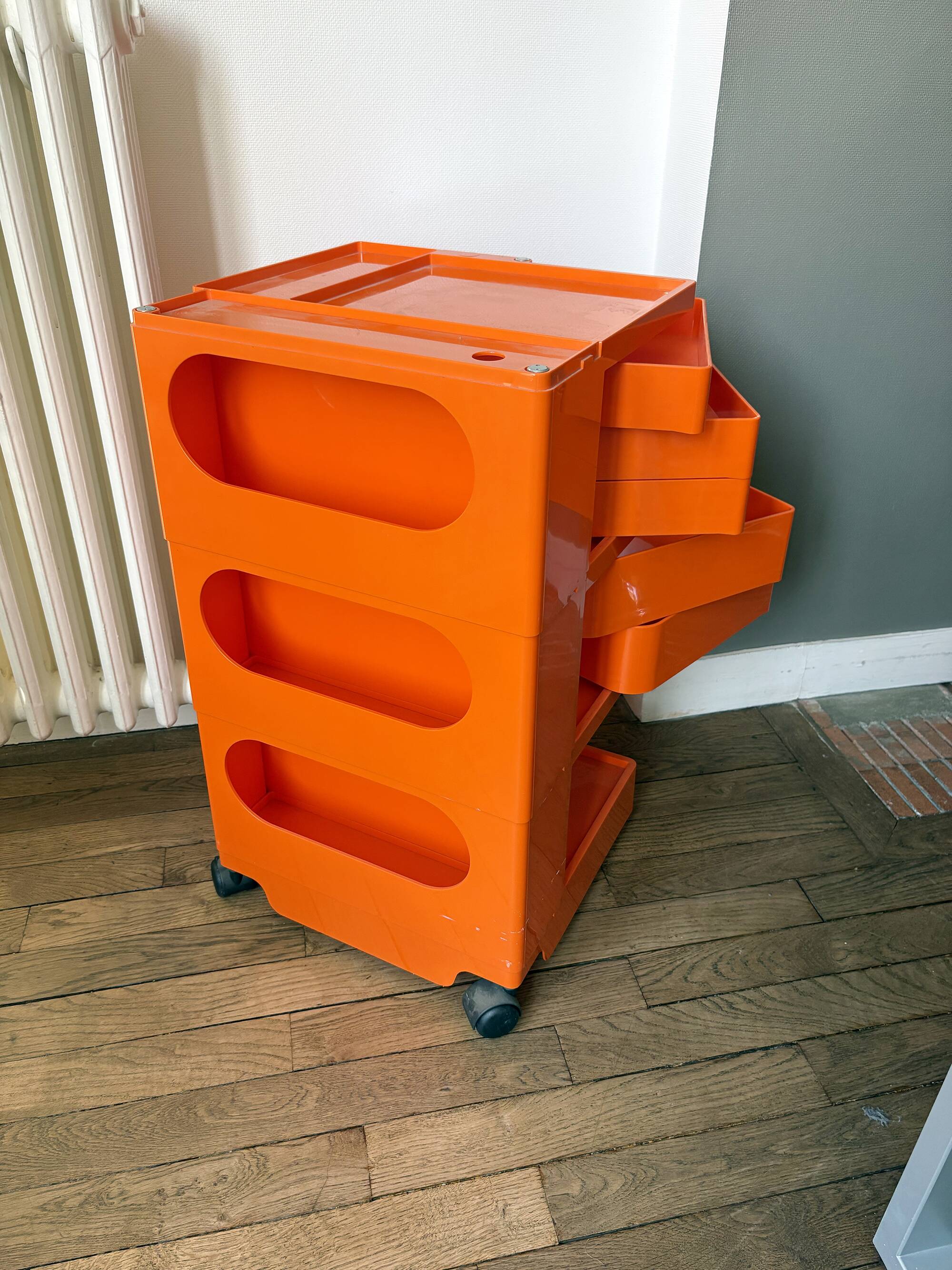 Boby B-Line trolley by Joe Colombo, Italian design 1970.