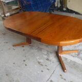 Scandinavian round table