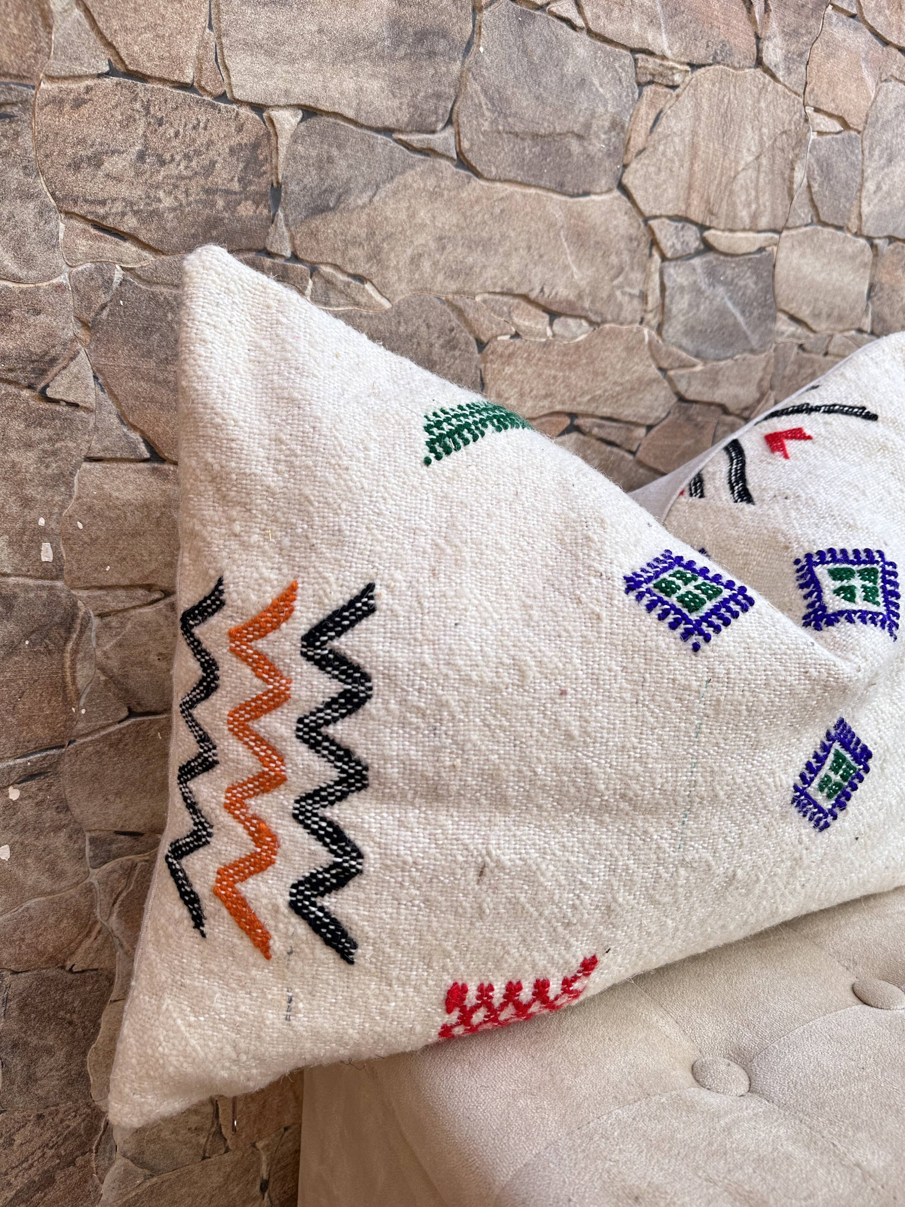 Handmade Moroccan Cushion Cover (60x40 cm) White, Kilim Rug Cushion Cover.