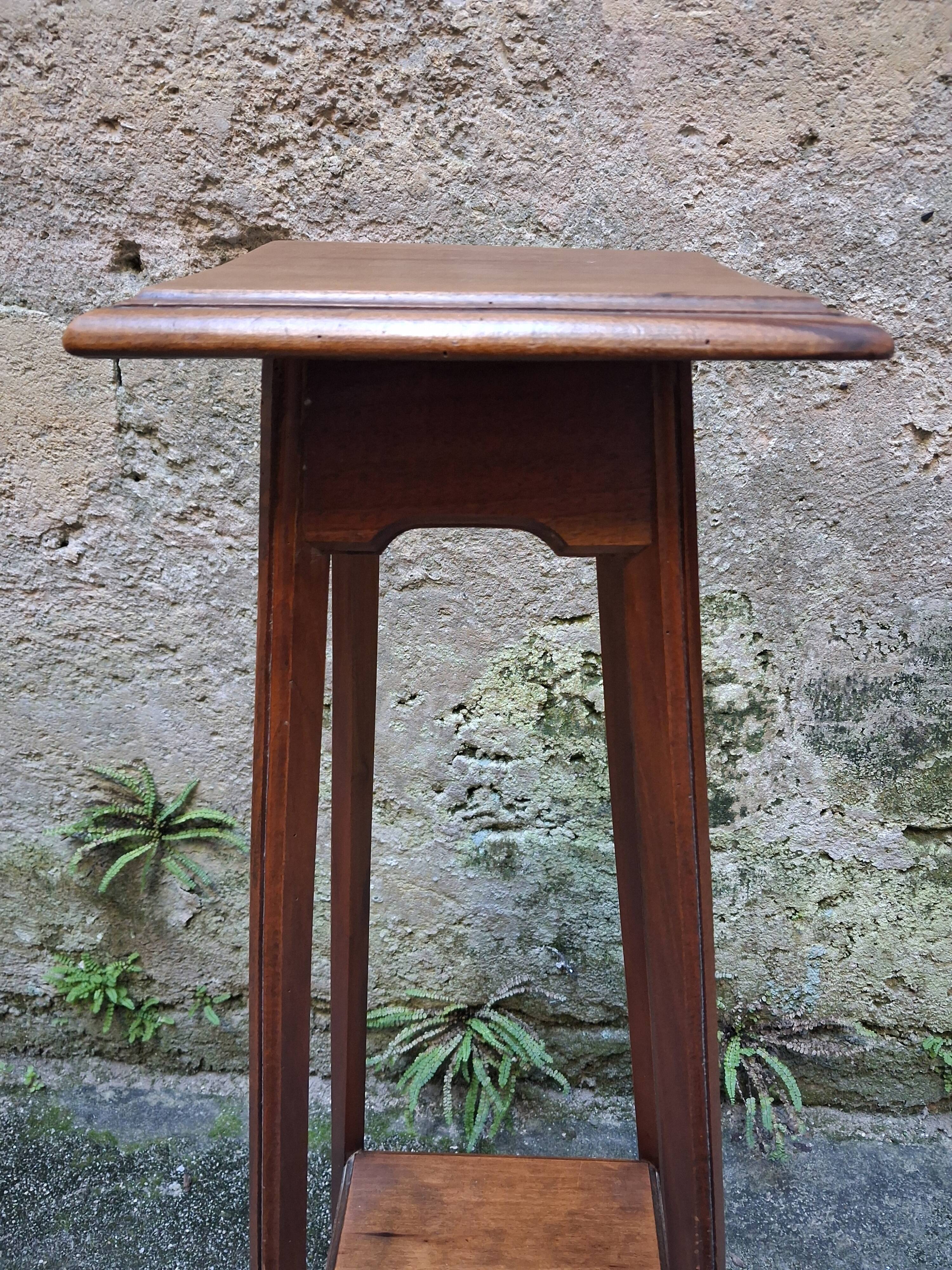 Selette ancienne en bois, style art nouveau