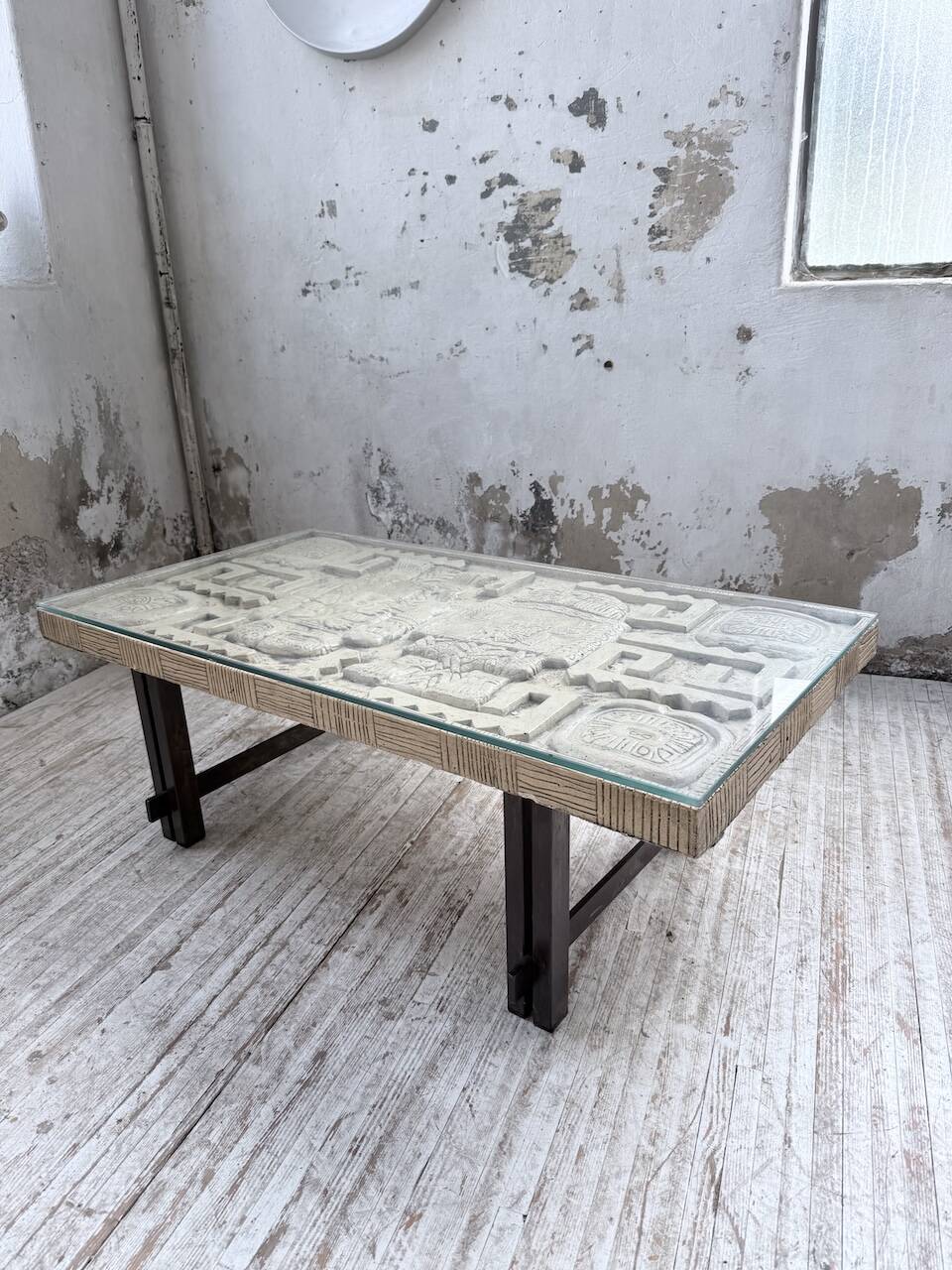 Table basse céramique pierre sculptée style années 50