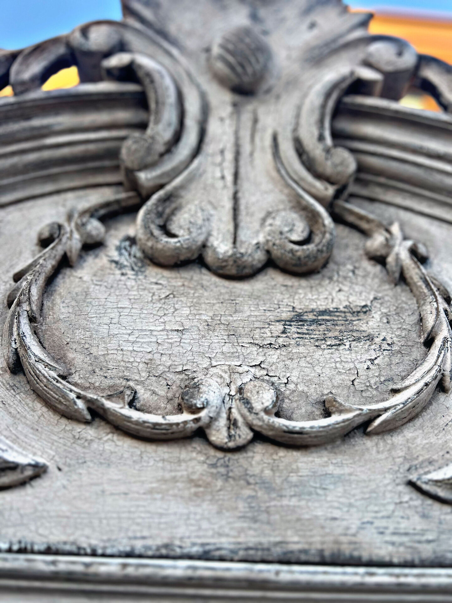 Patinated Tuscan-style bonnetière