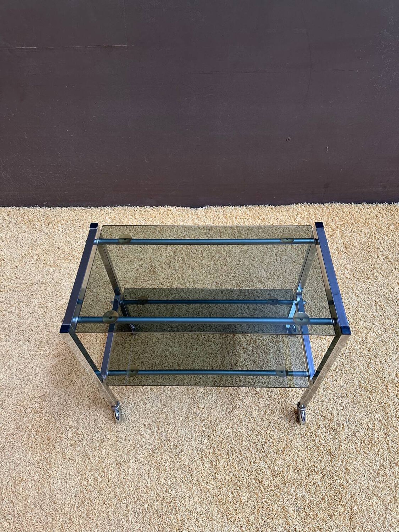 Desserte en métal et verre fumé