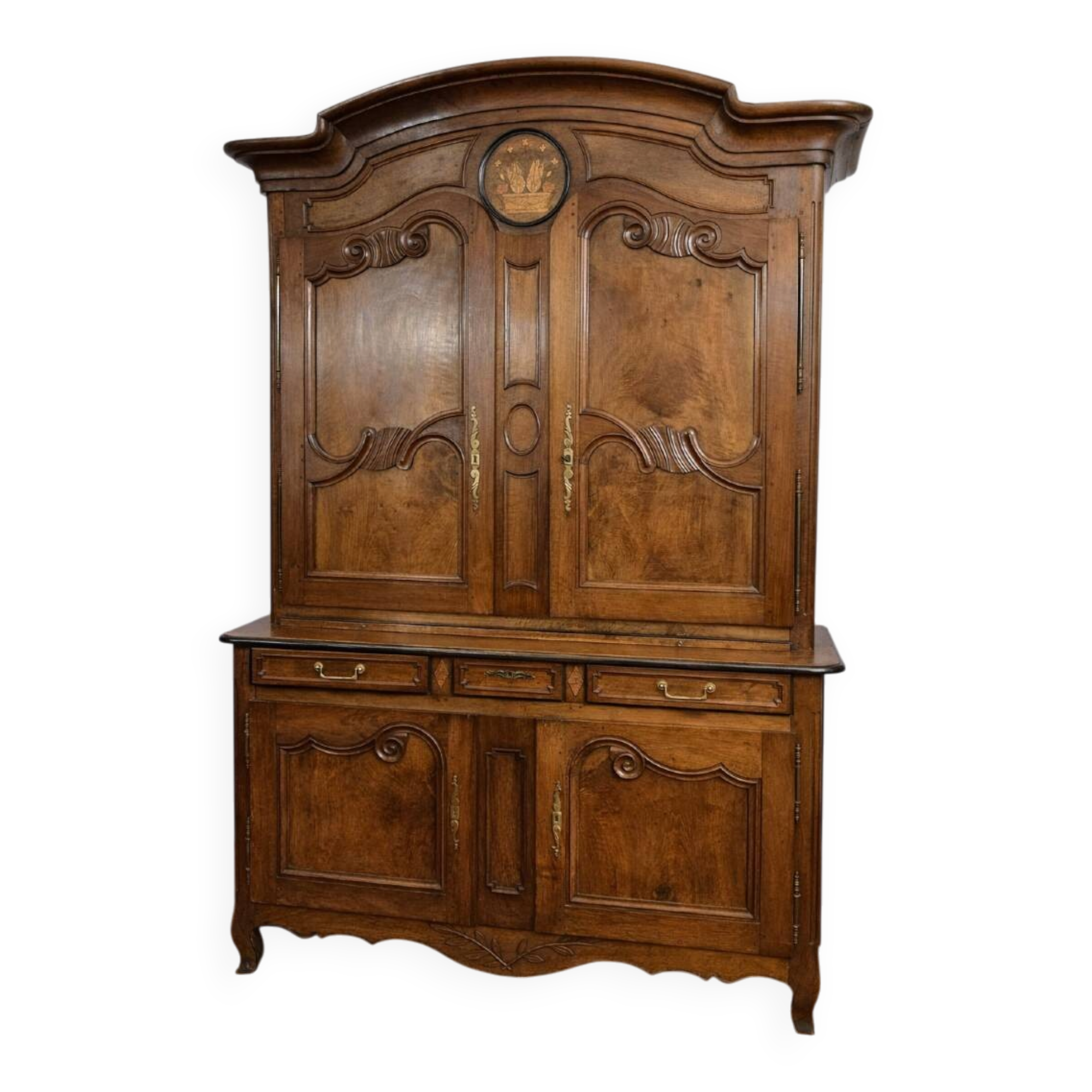 Buffet deux corps Louis XV Charolais en noyer, d’époque XVIIIᵉ si