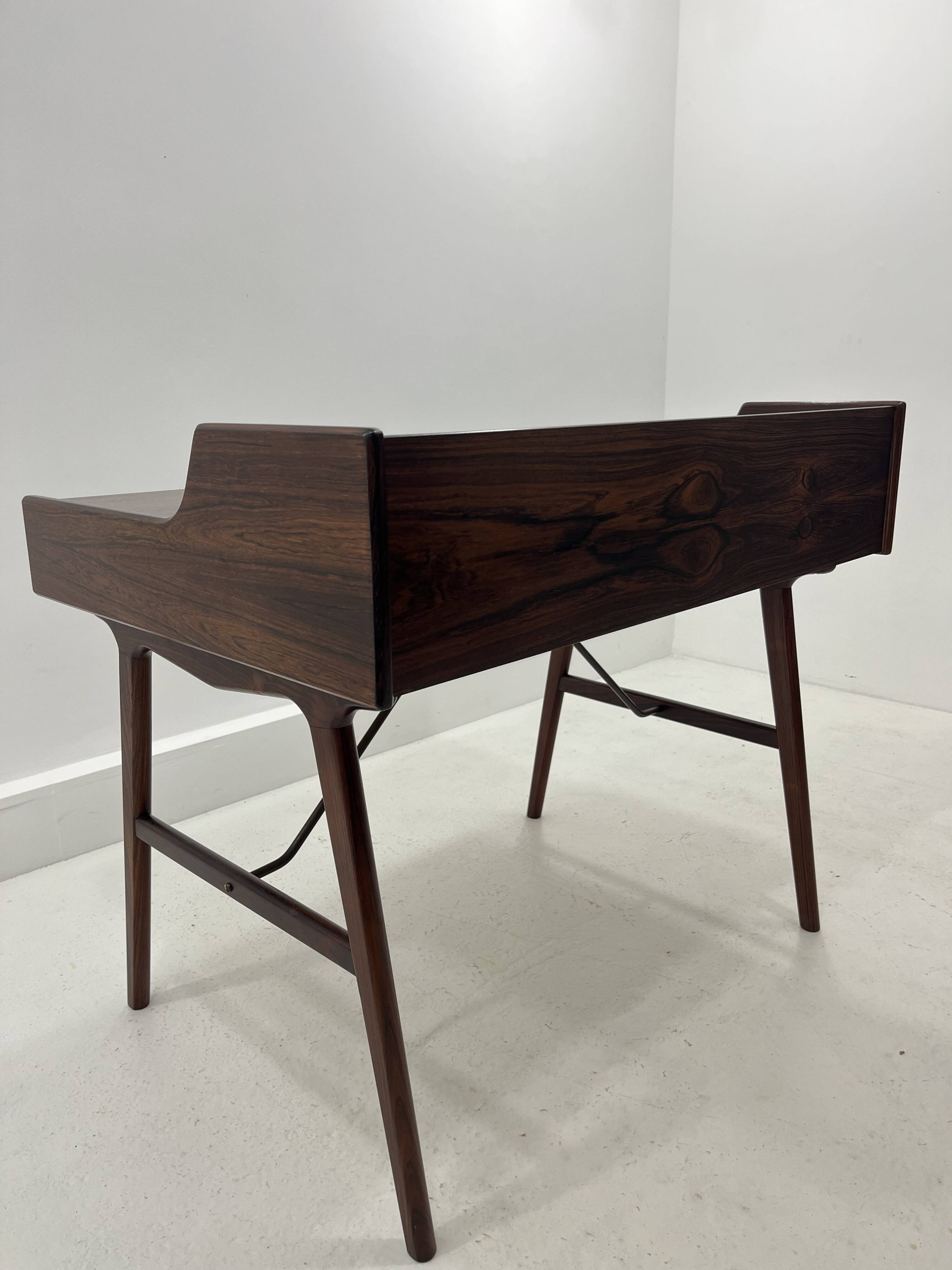 Bureau danois modèle 56 en palissandre par Arne Wahl Iversen pour Vinde Mobelfabrik