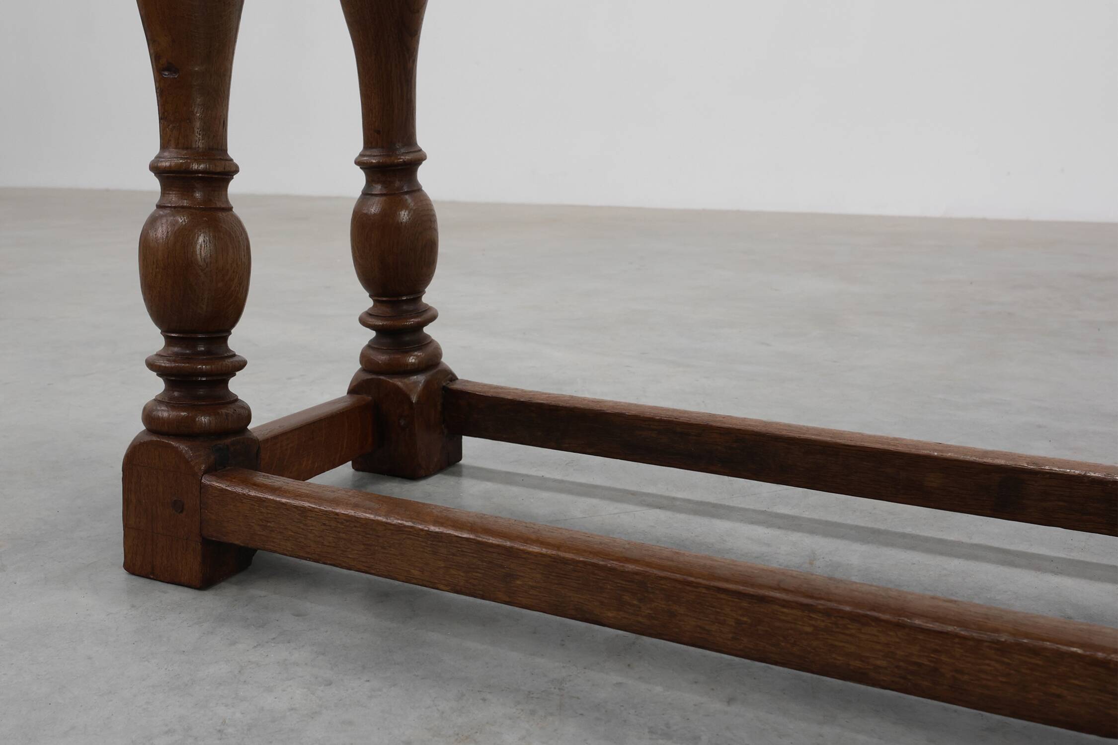 Banc en chêne sculpté jacobéen du XVIIe siècle, Royaume-Uni
