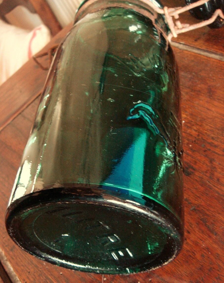 Jar lorraine green glass with lid