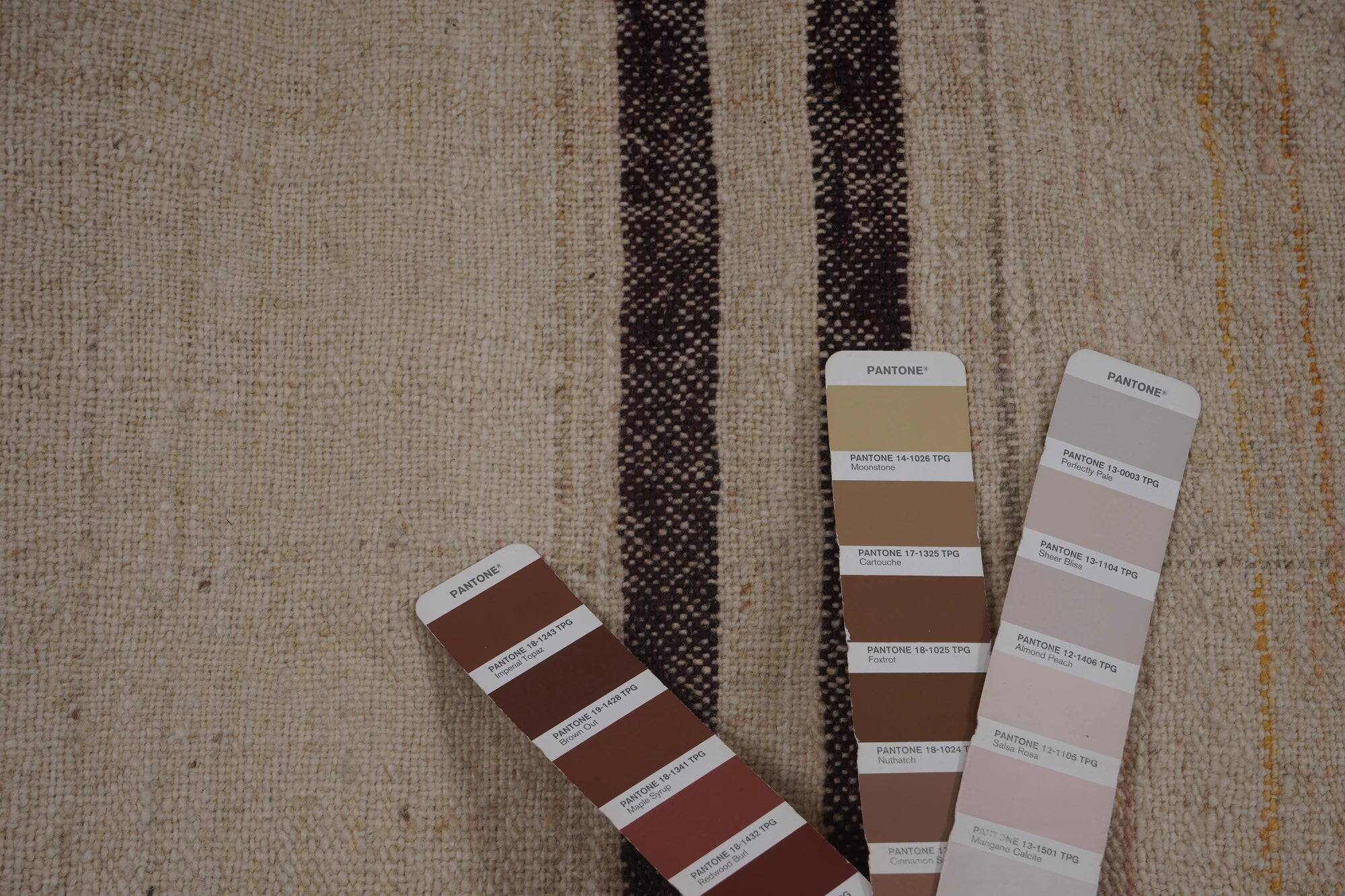 Vintage Turkish kilim, handwoven, 260x370 cm.