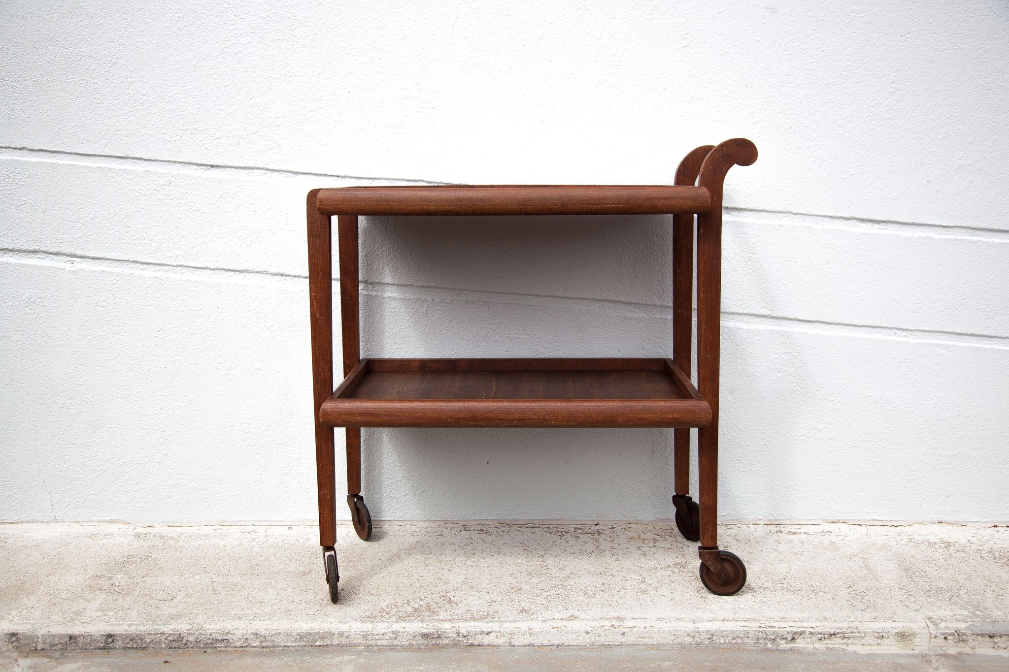 Vintage wood dessert, roller bar, roller table, servant, vintage wood dessert table