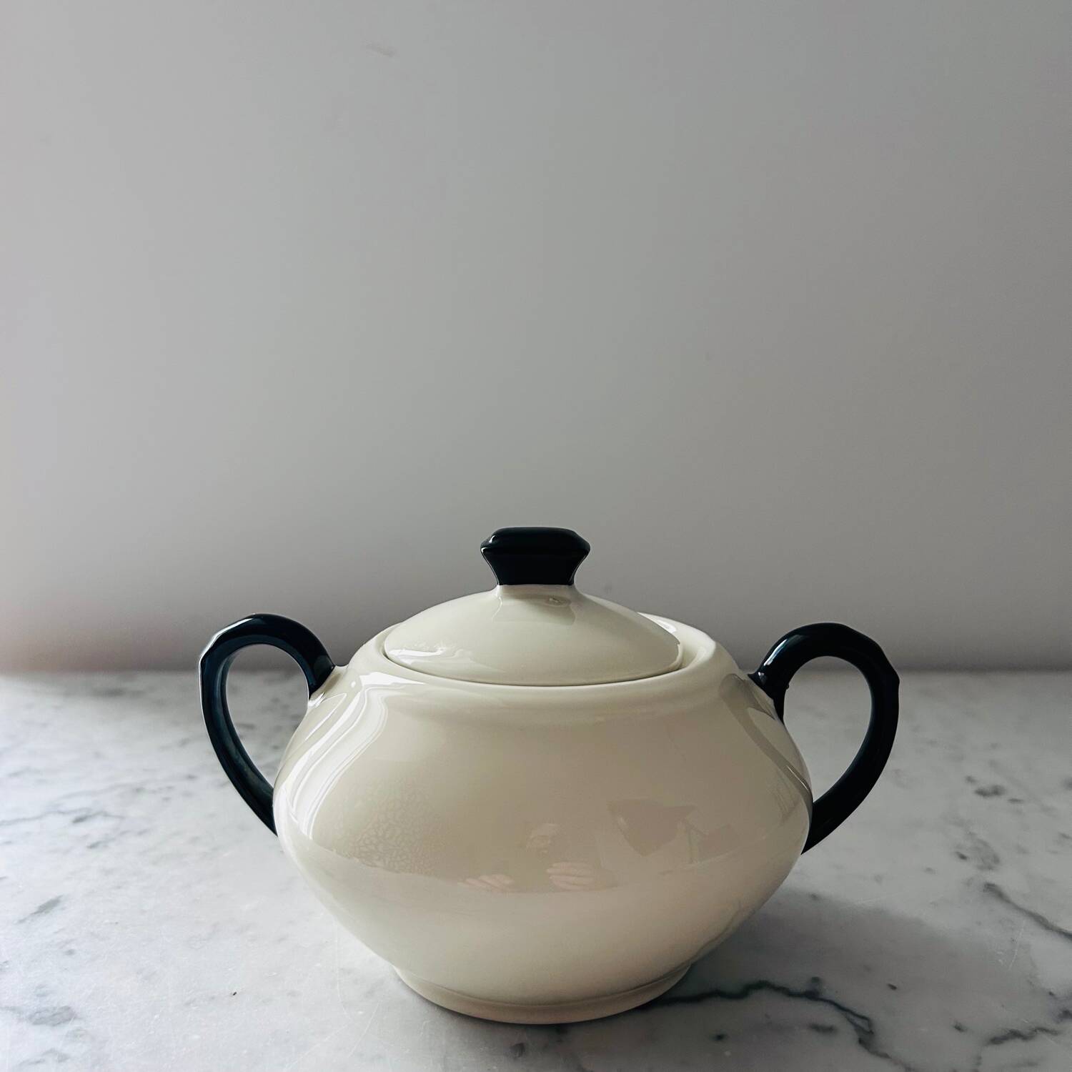 Bicolour porcelain sugar bowl
