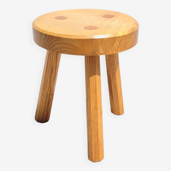 Low tripod ash stool