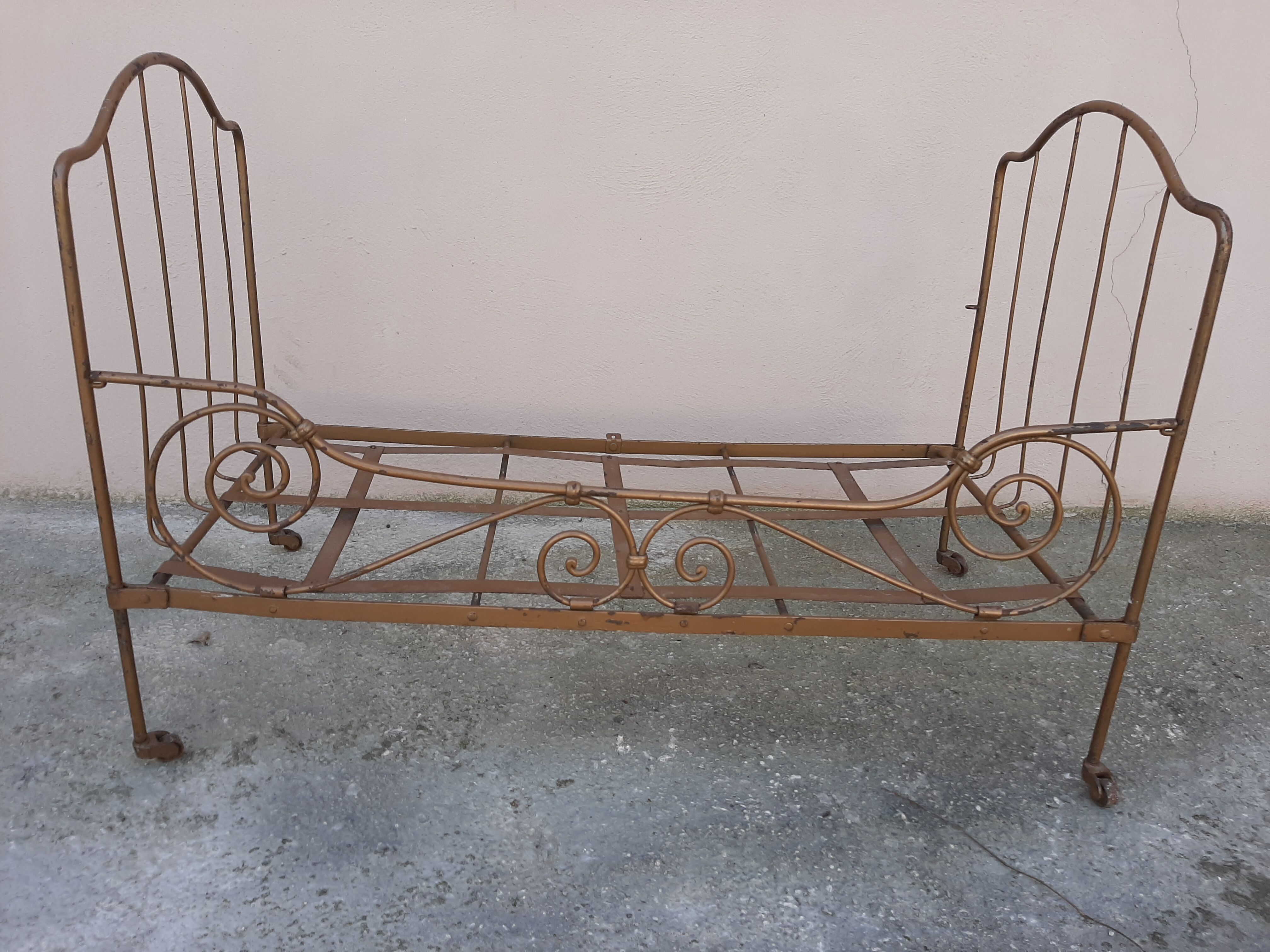 Old child in iron 1900