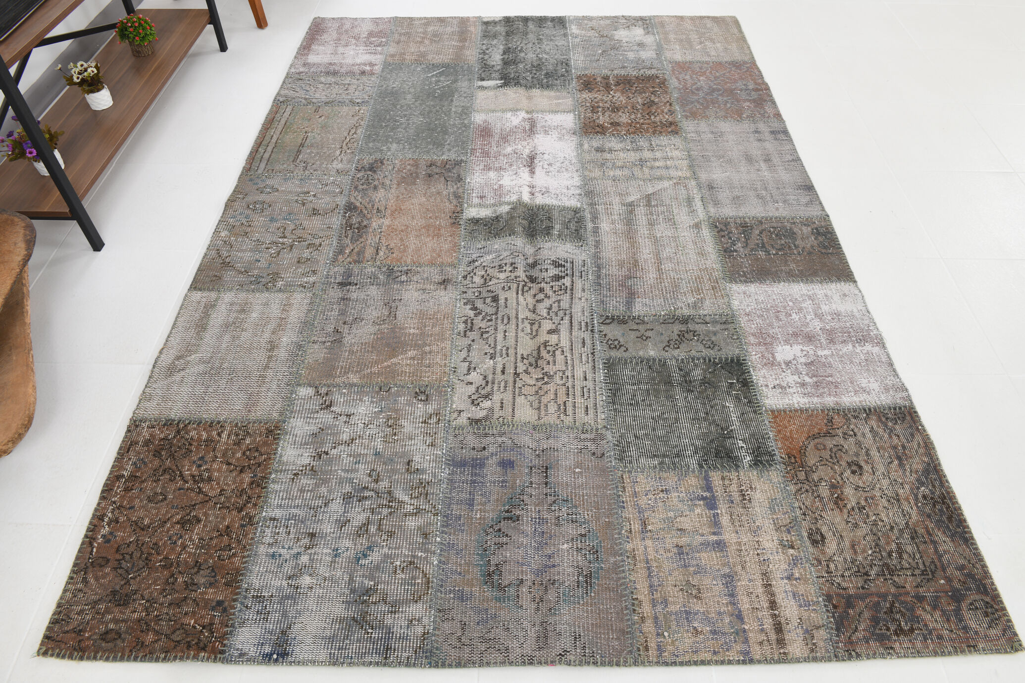 Gray & bronze patchwork tapis rug, 247x172cm