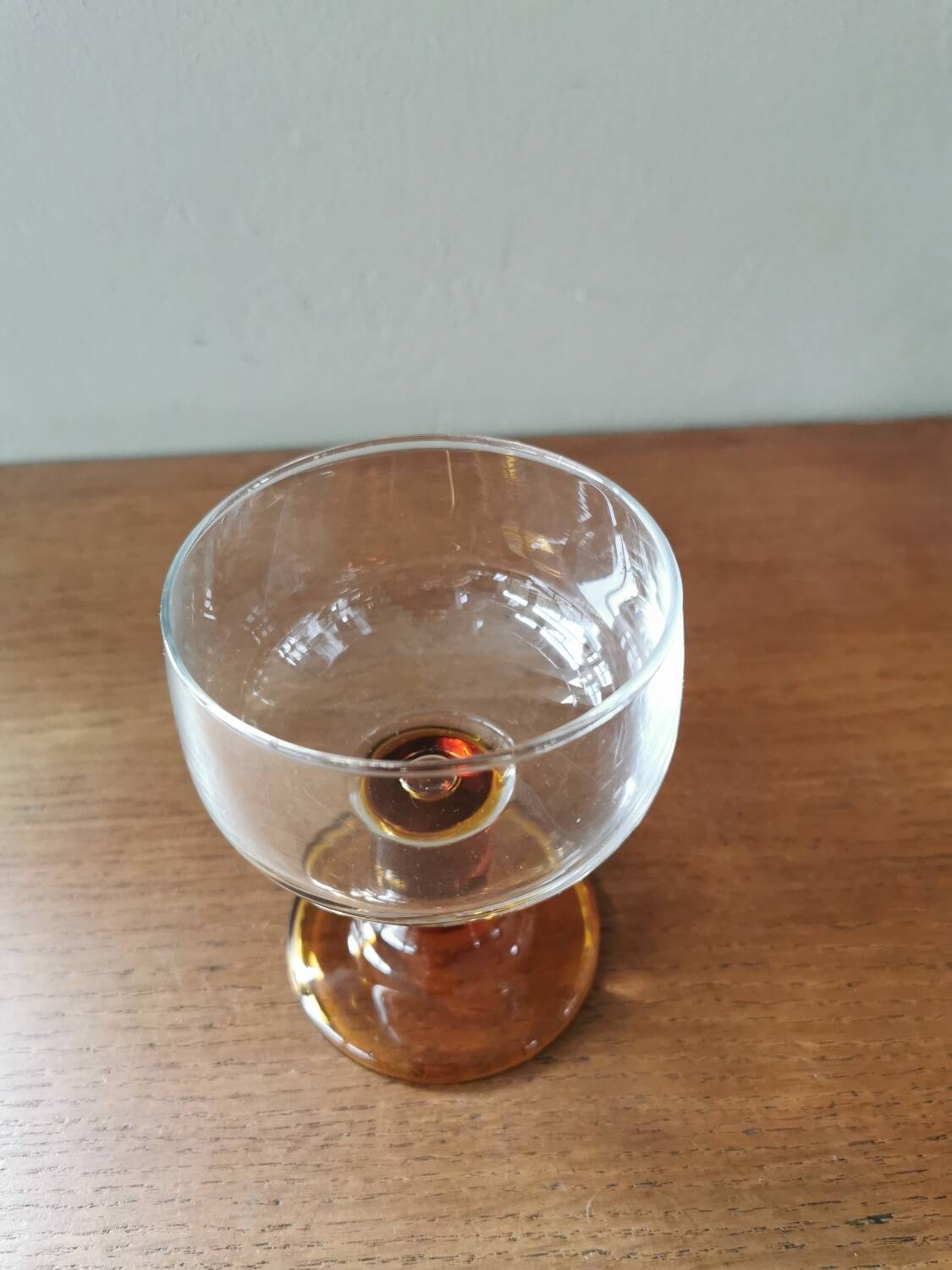 Set of 6 vintage Champagne glasses, amber base