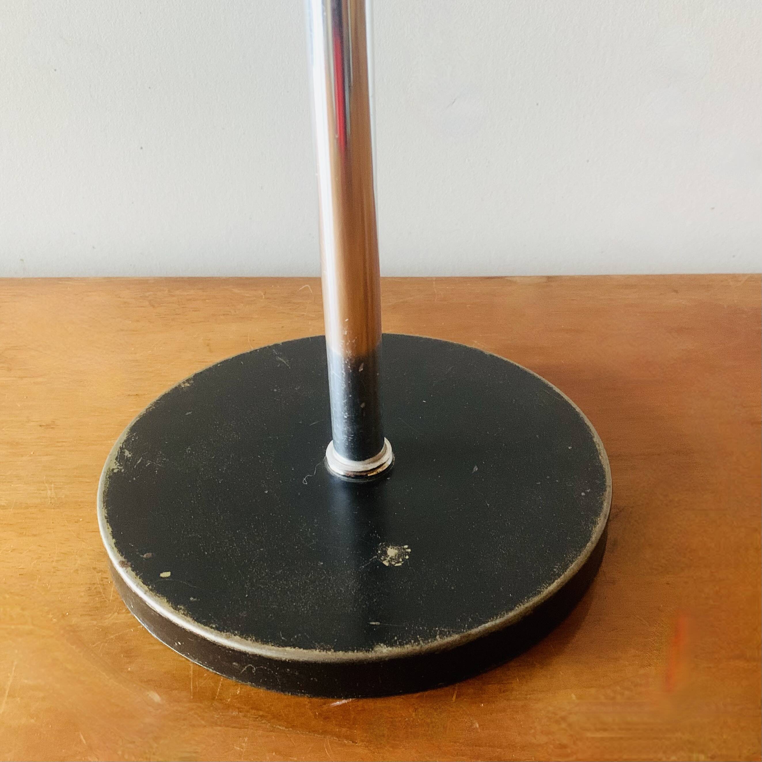 Vintage metal ashtray - push up