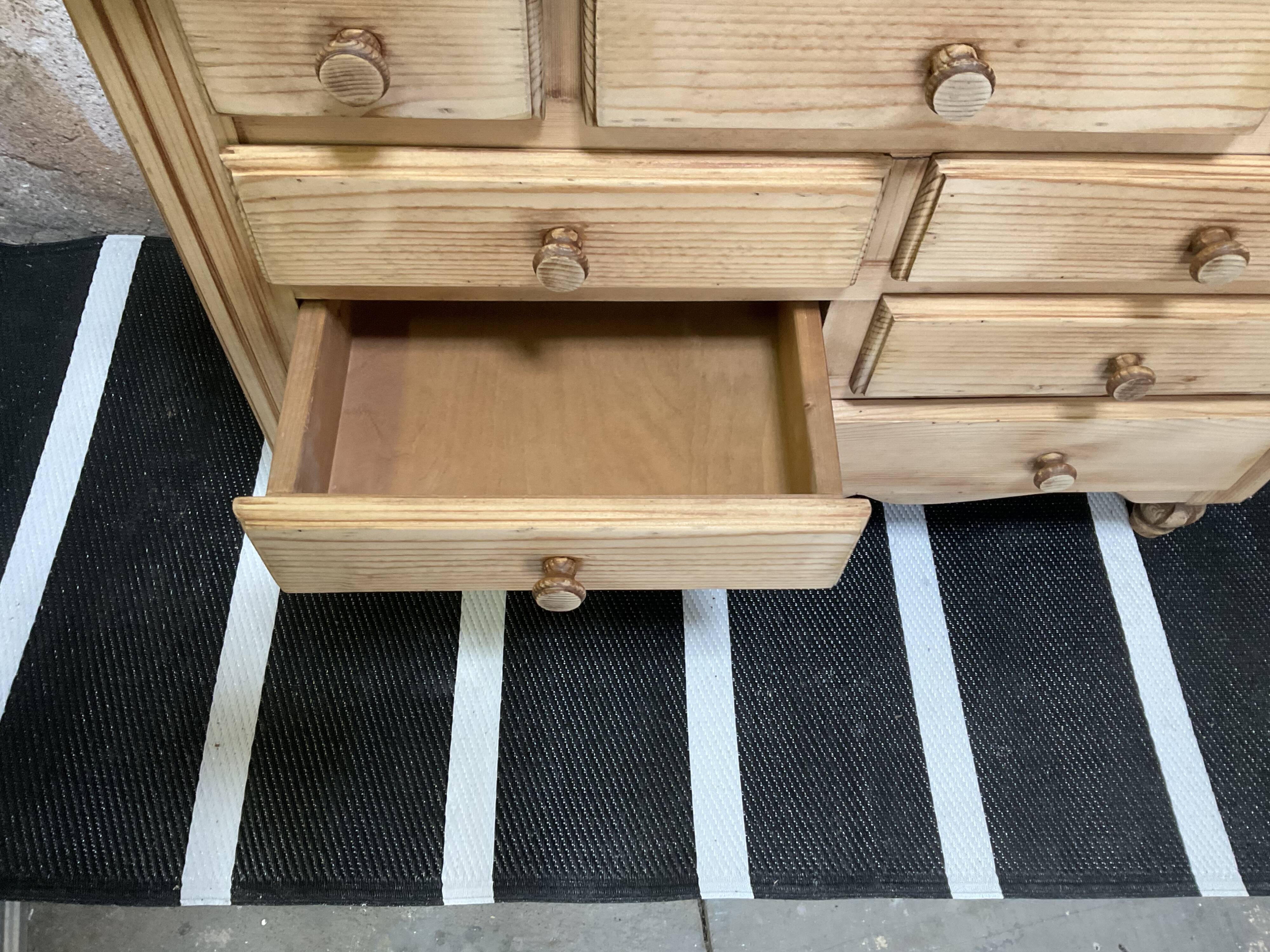 Chest of drawers light wood drawers