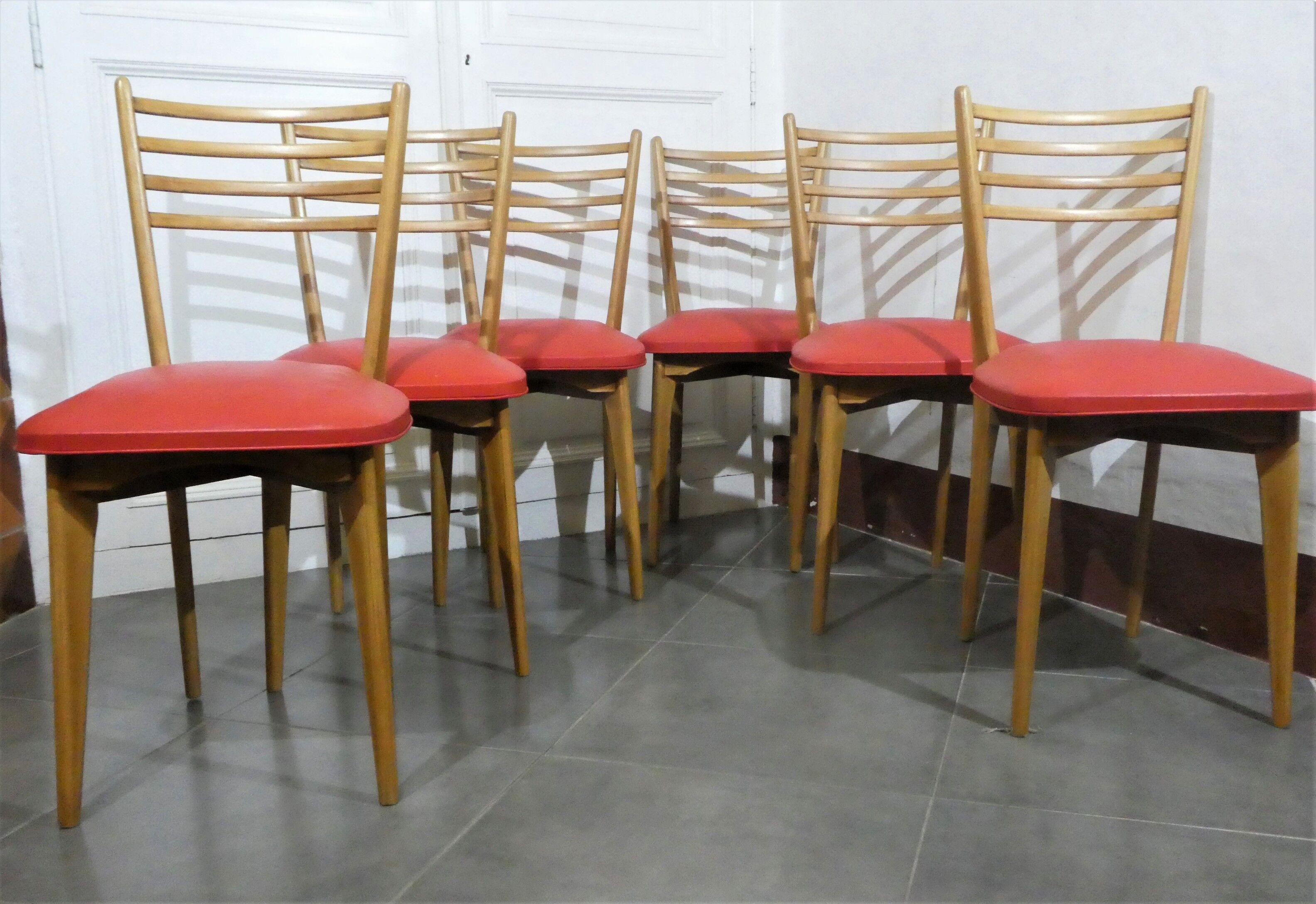 Lot of 6 dining room chairs